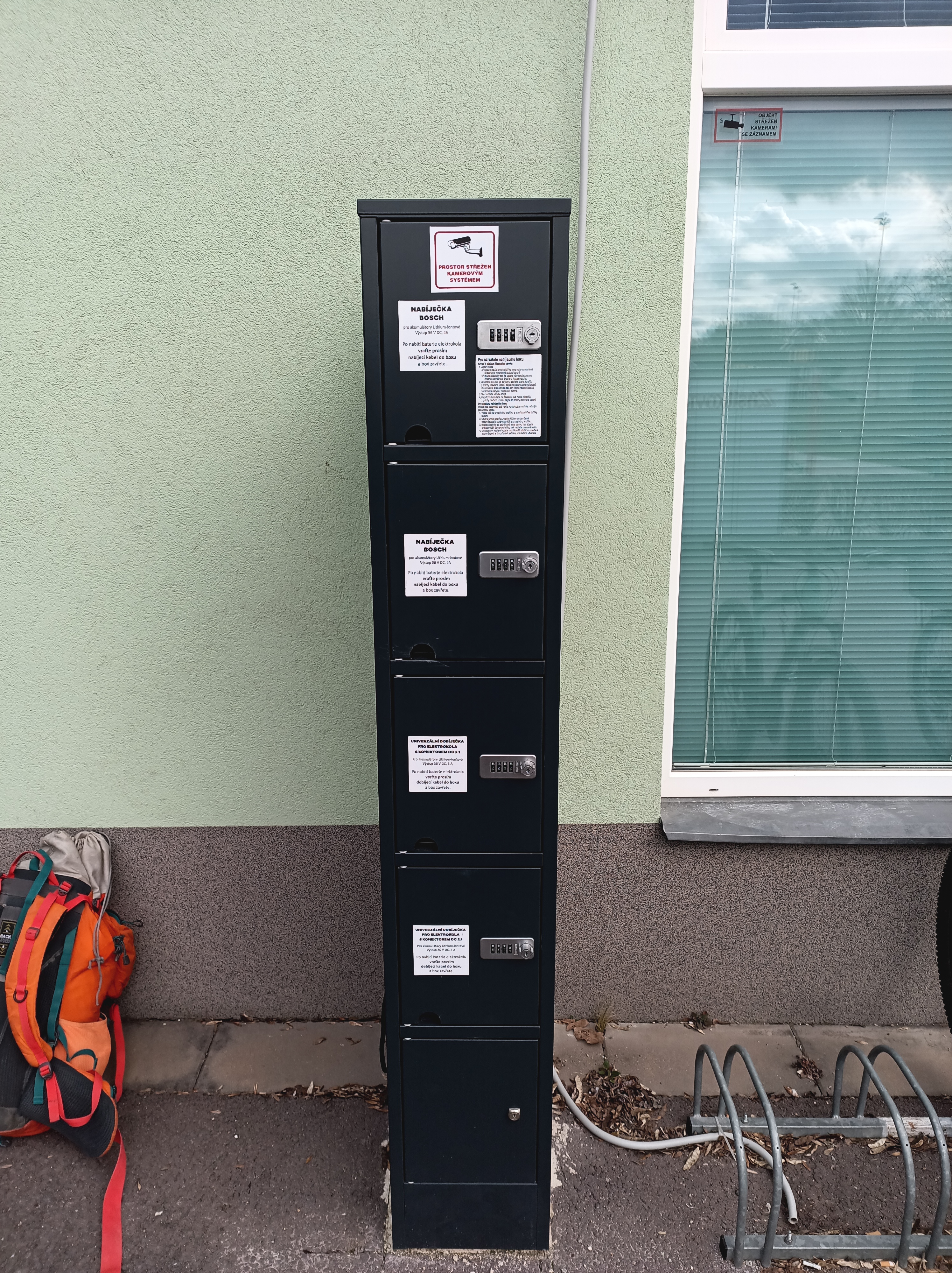 Nabíjecí stanice pro elektrokola a mobilní zařízení foto 5