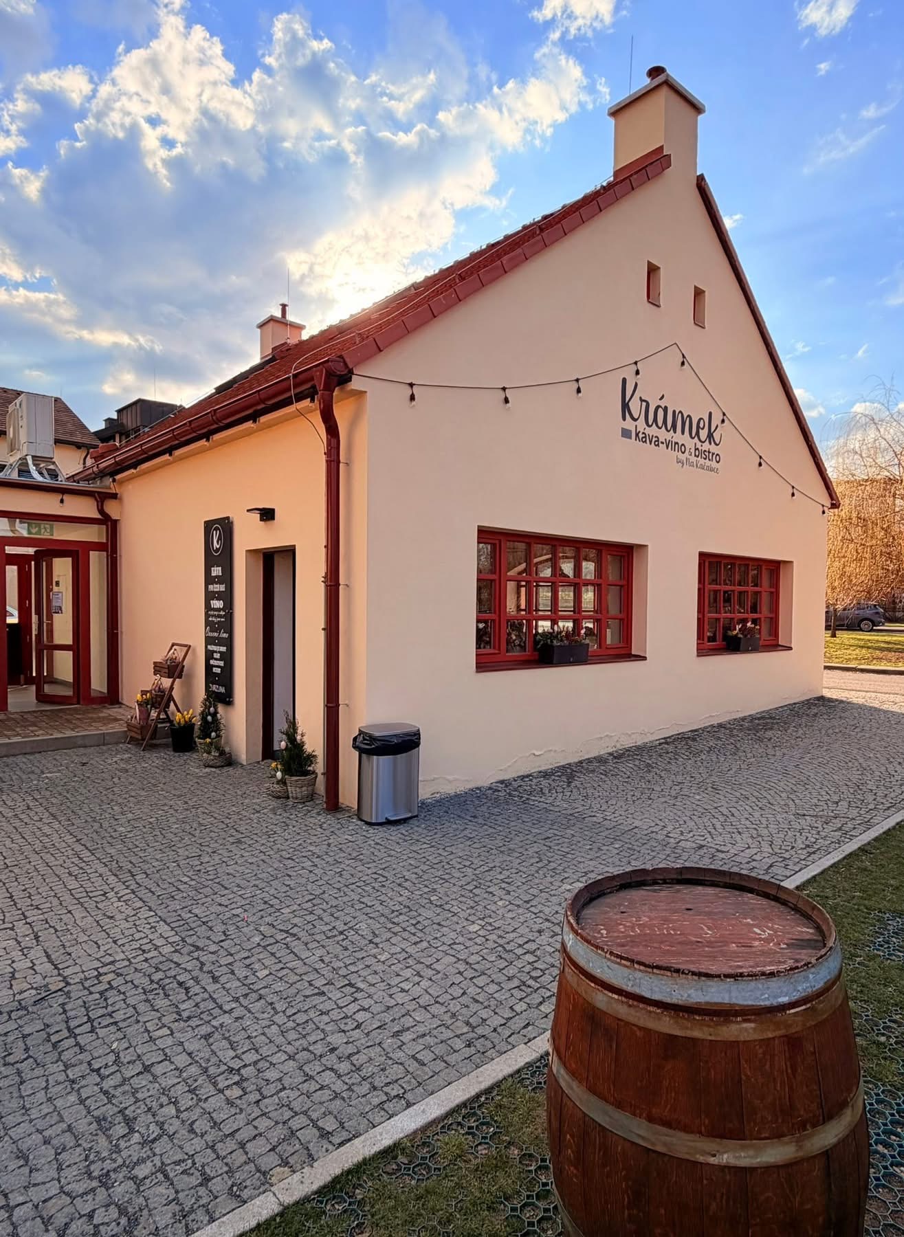 Krámek - káva, víno & bistro by Kačabka foto 3