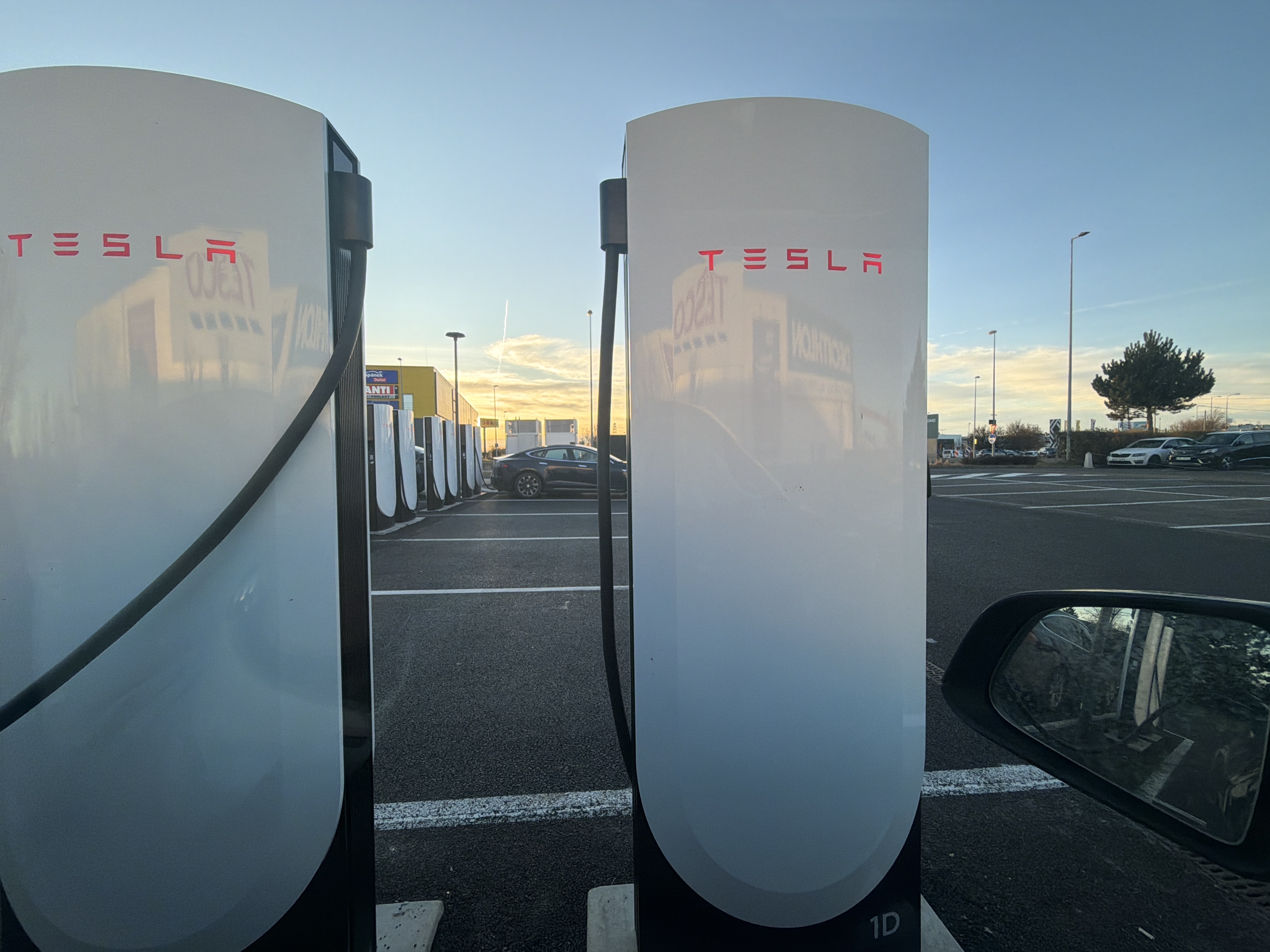 Nabíjecí stanice Tesla supercharger foto 2