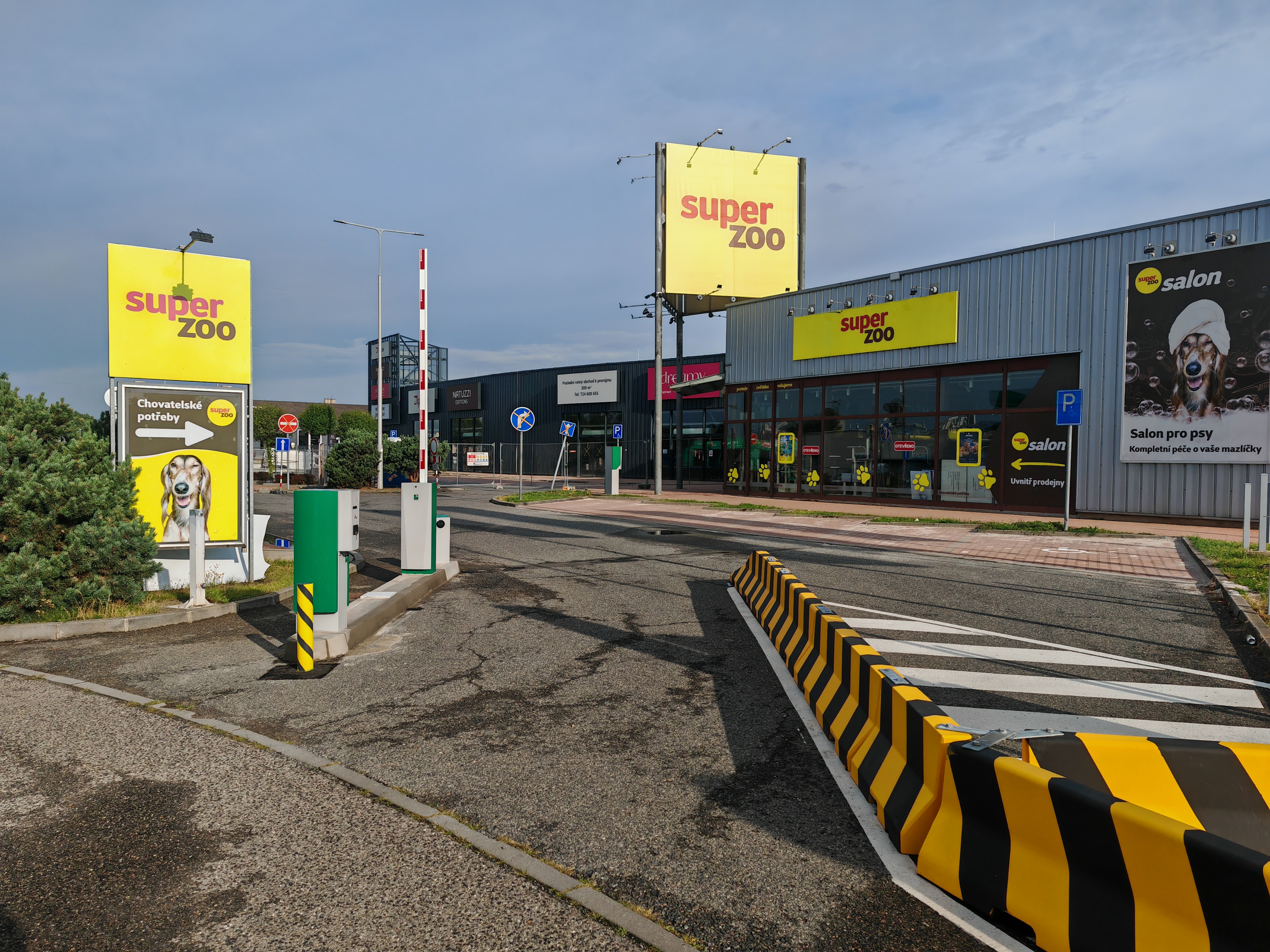 Retail Park Černý Most foto 4