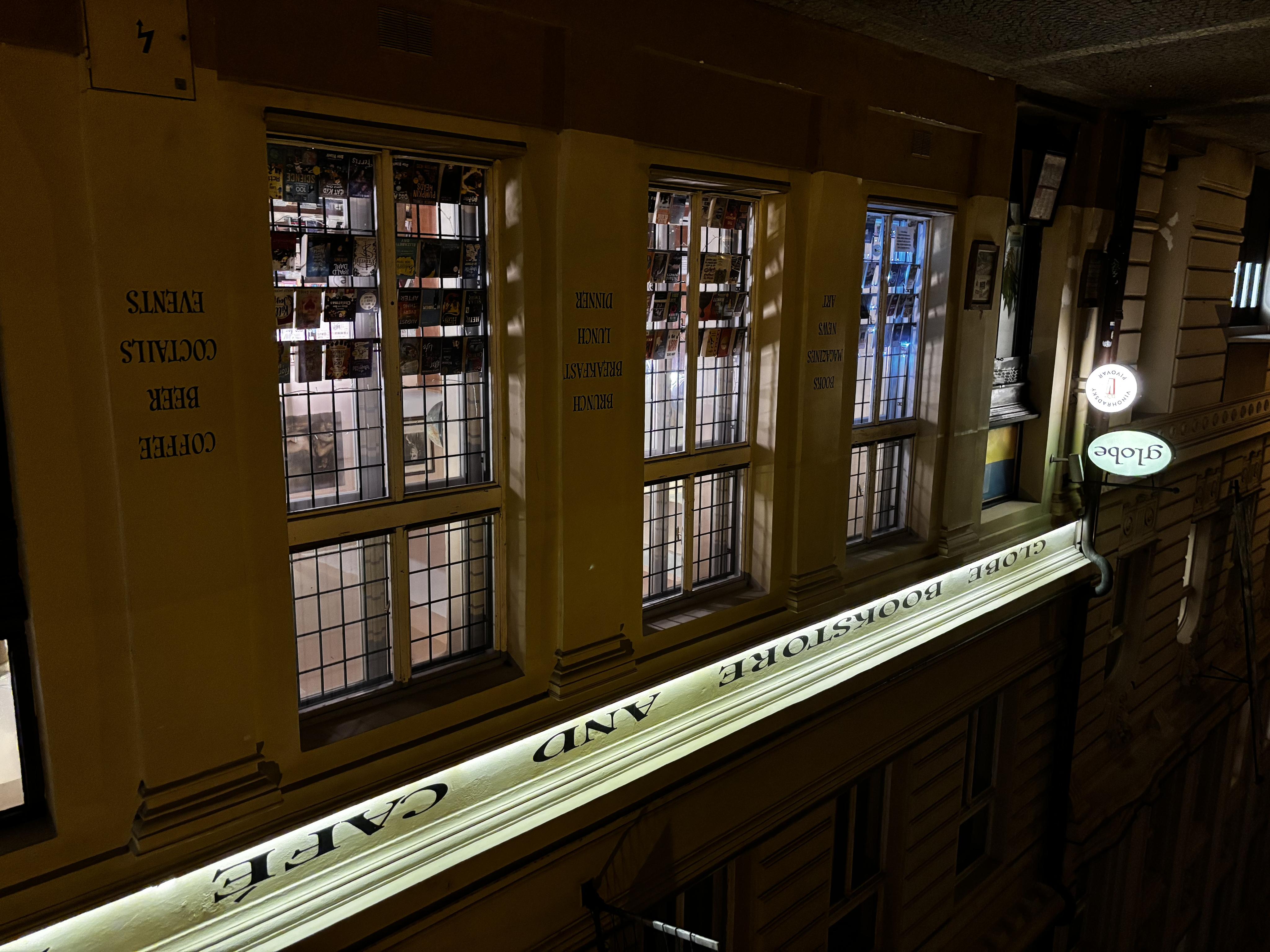 The Globe Bookstore and Cafe, s.r.o. foto 3