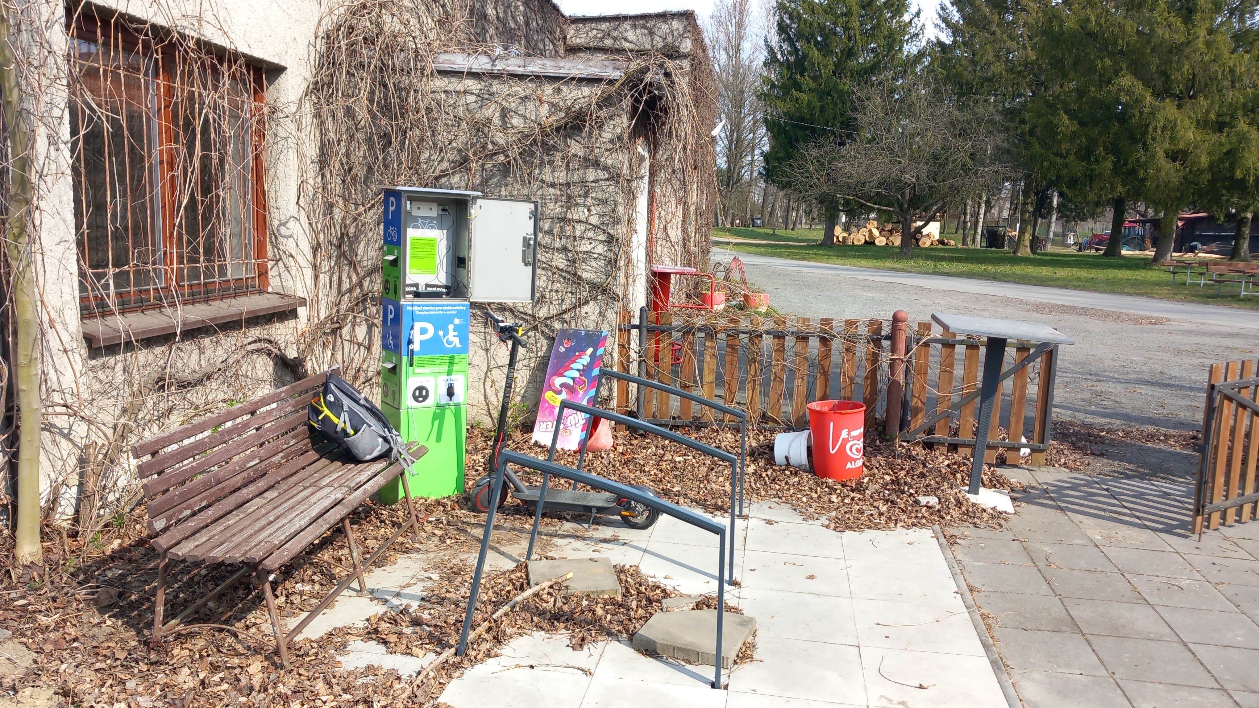 Nabíjecí stanice pro elektrokola - U splavu foto 4