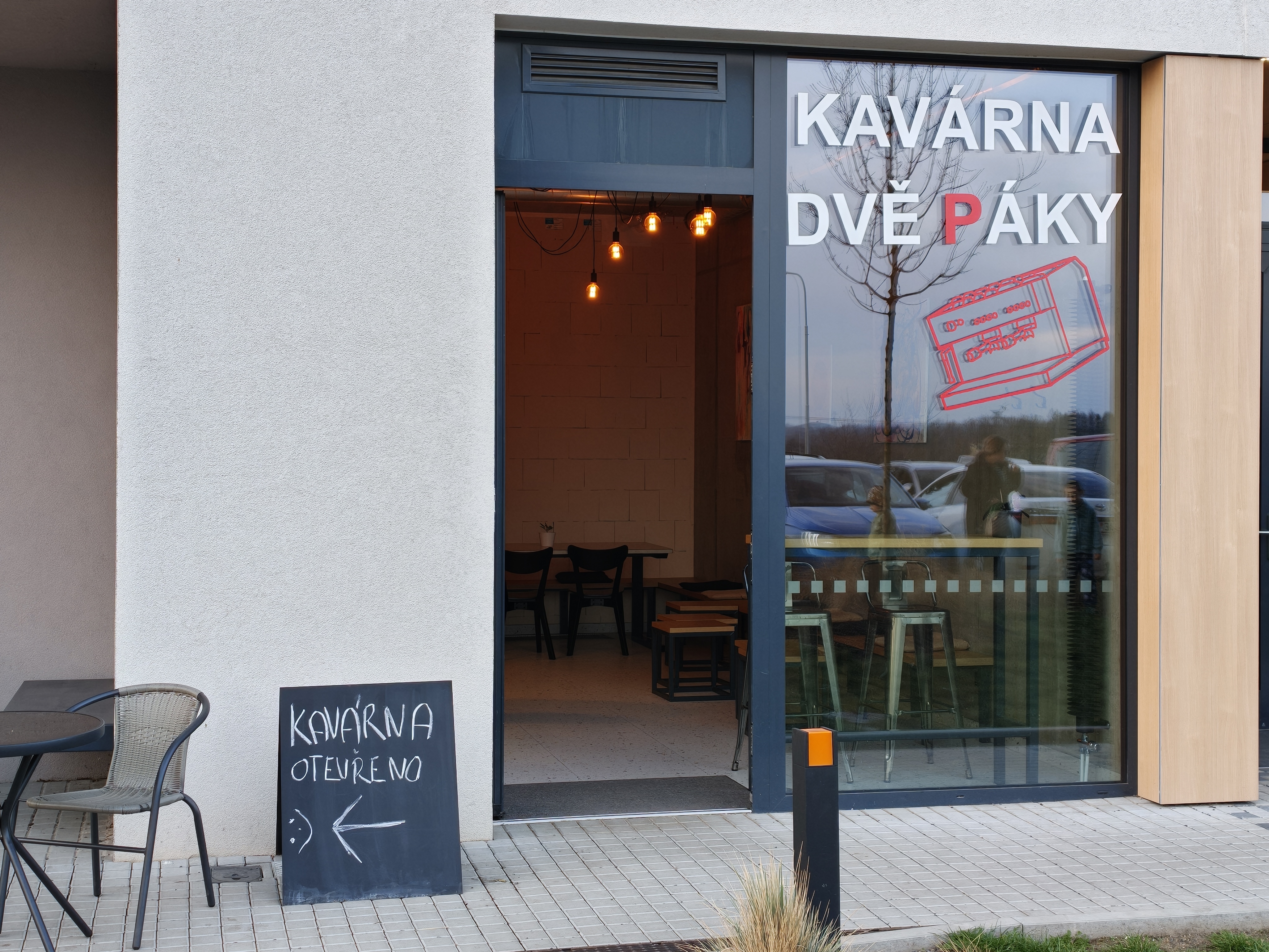 Kavárna Dvě Páky foto 4