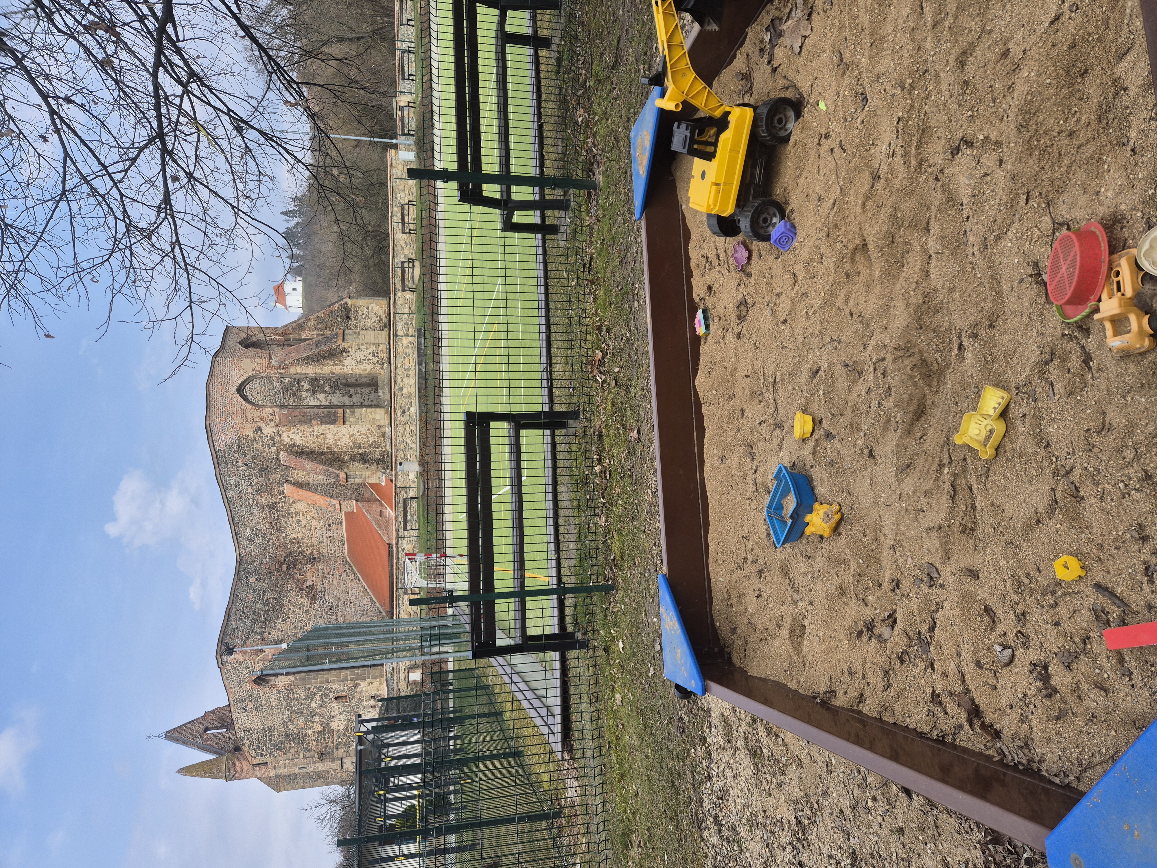 Sportoviště za klášterem Rosa coeli foto 6