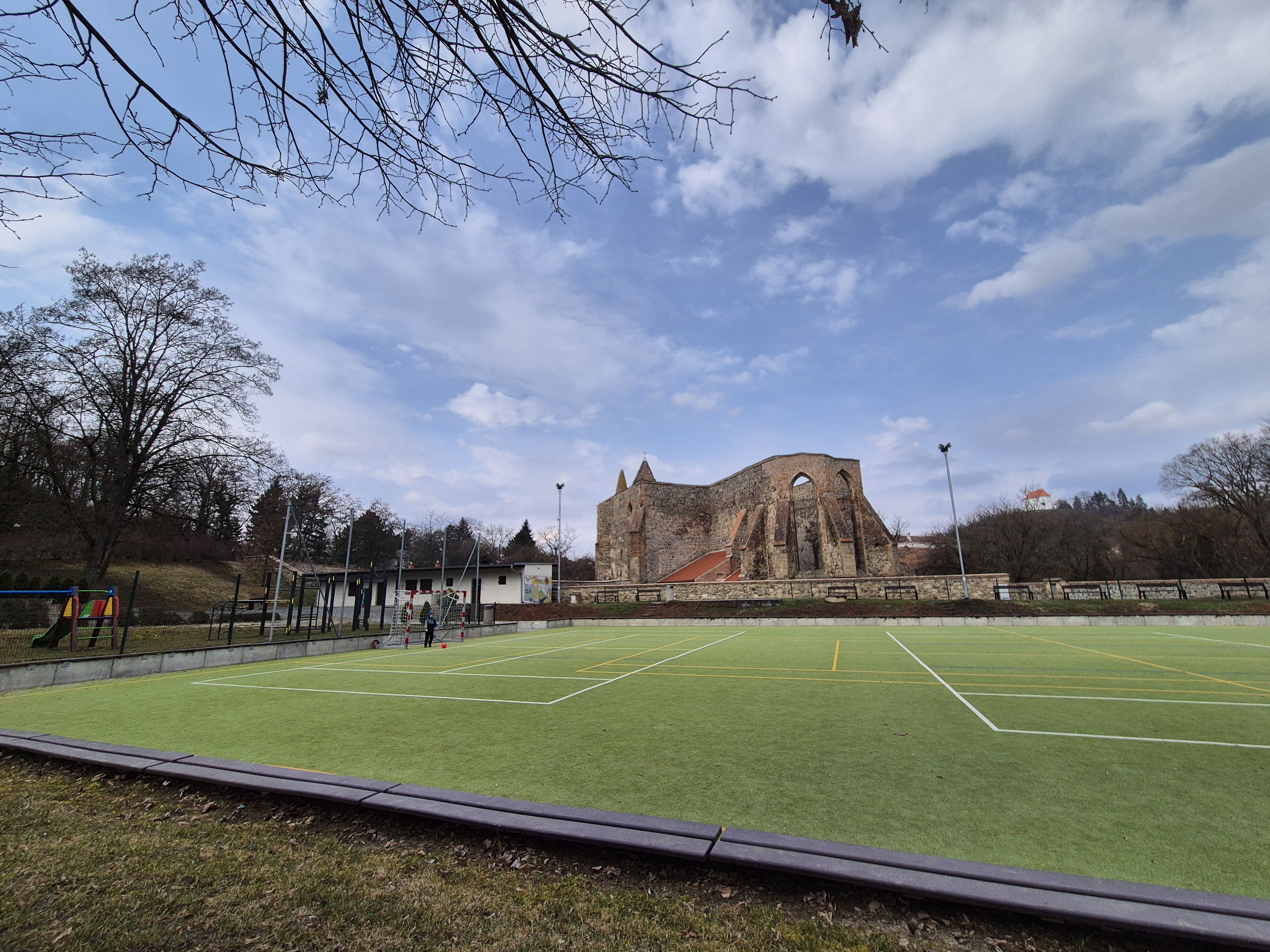 Sportoviště za klášterem Rosa coeli foto 4