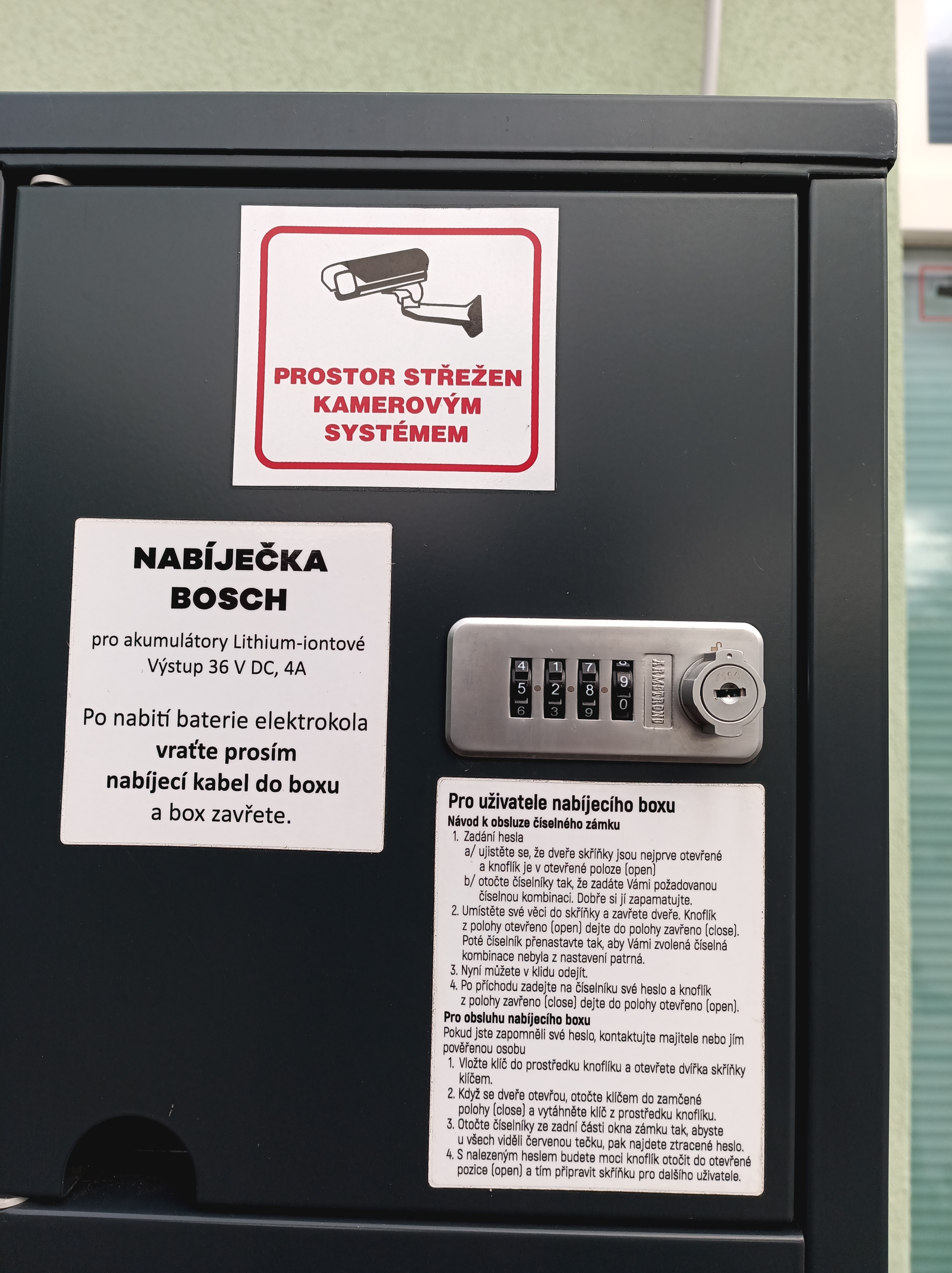 Nabíjecí stanice pro elektrokola a mobilní zařízení foto 4