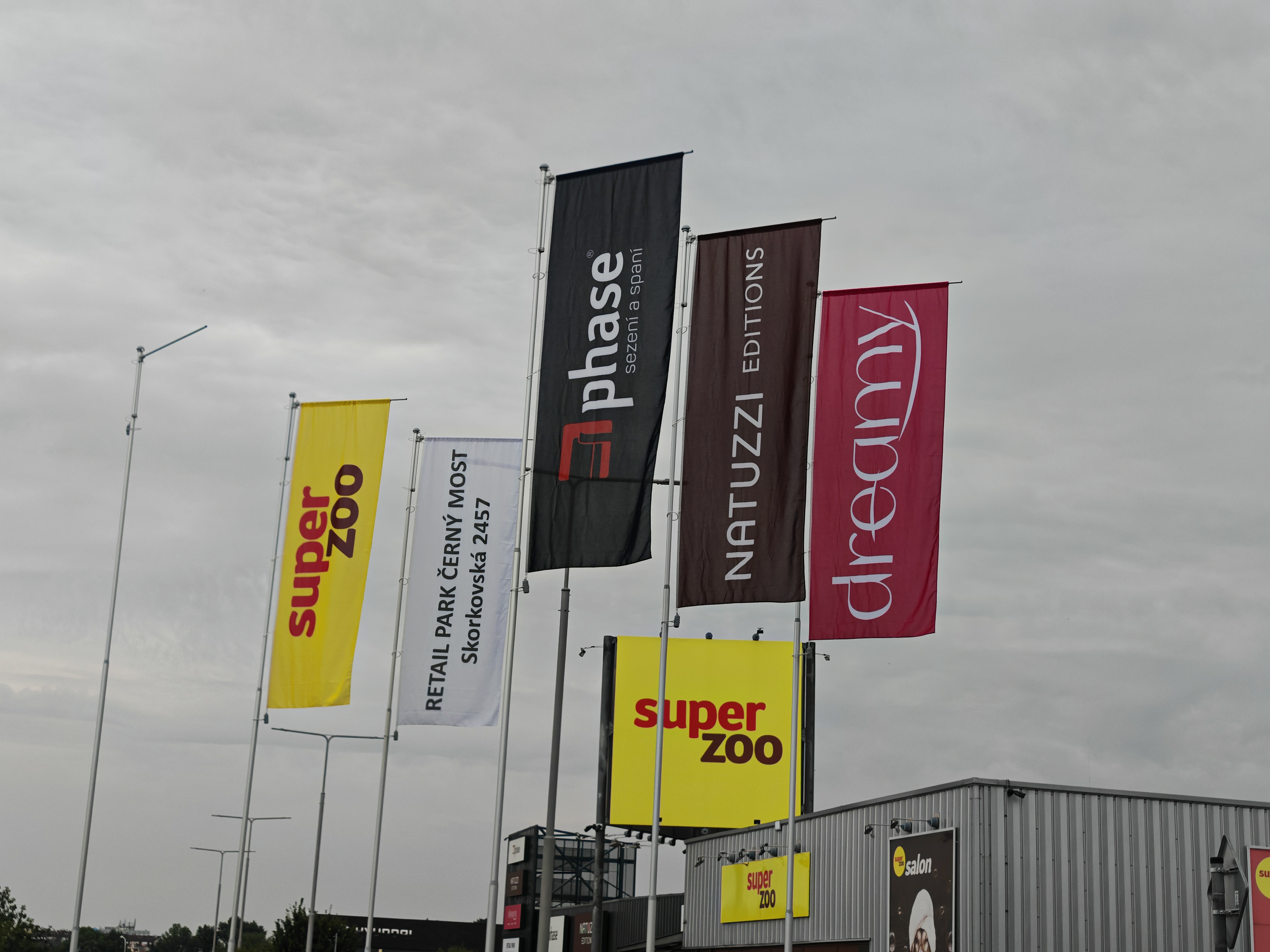 Retail Park Černý Most foto 6