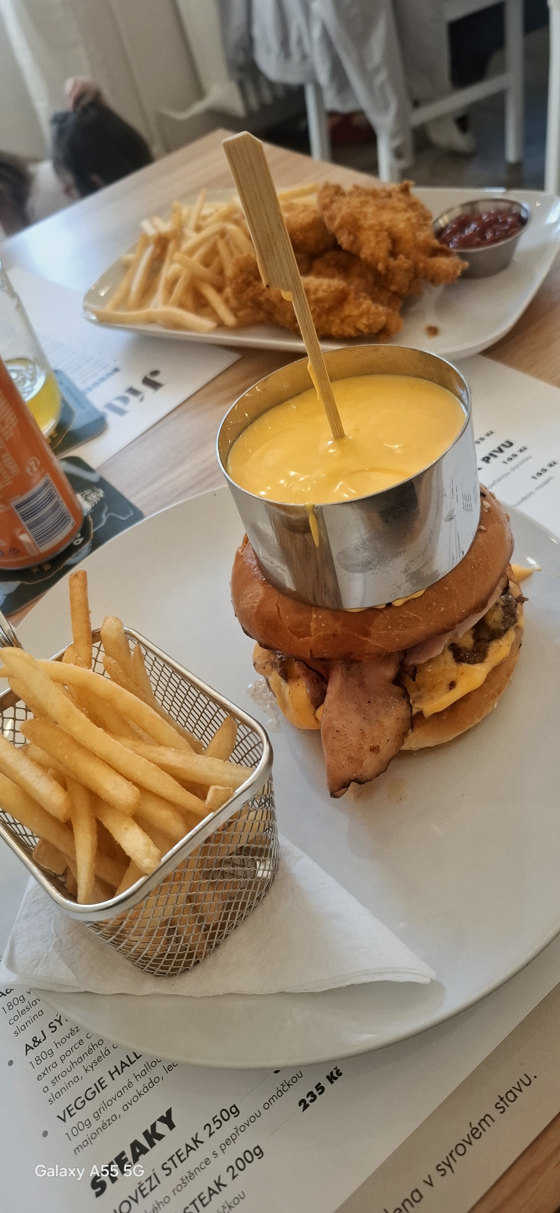 A&J Burger foto 2