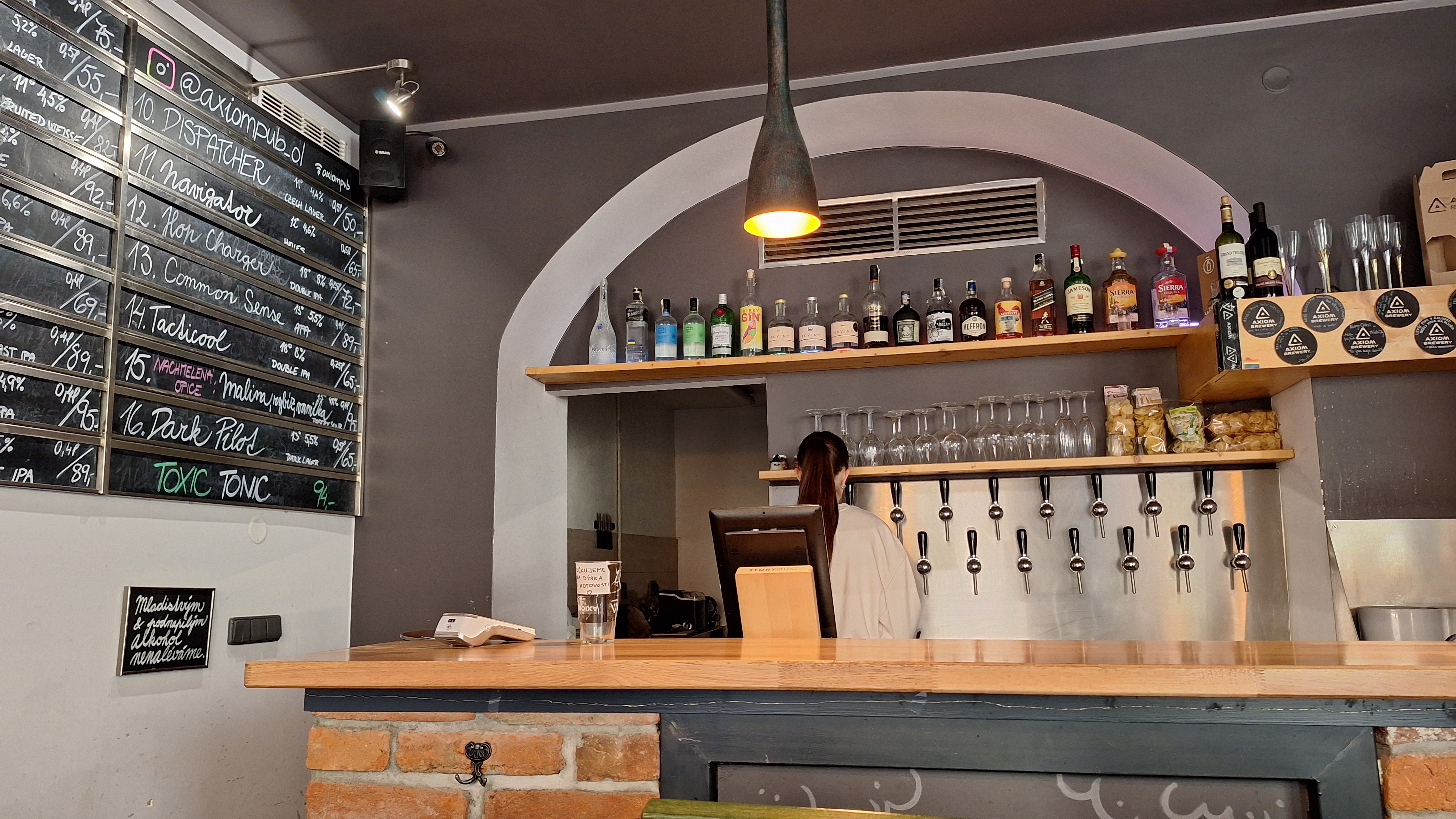 Axiom Pub foto 5