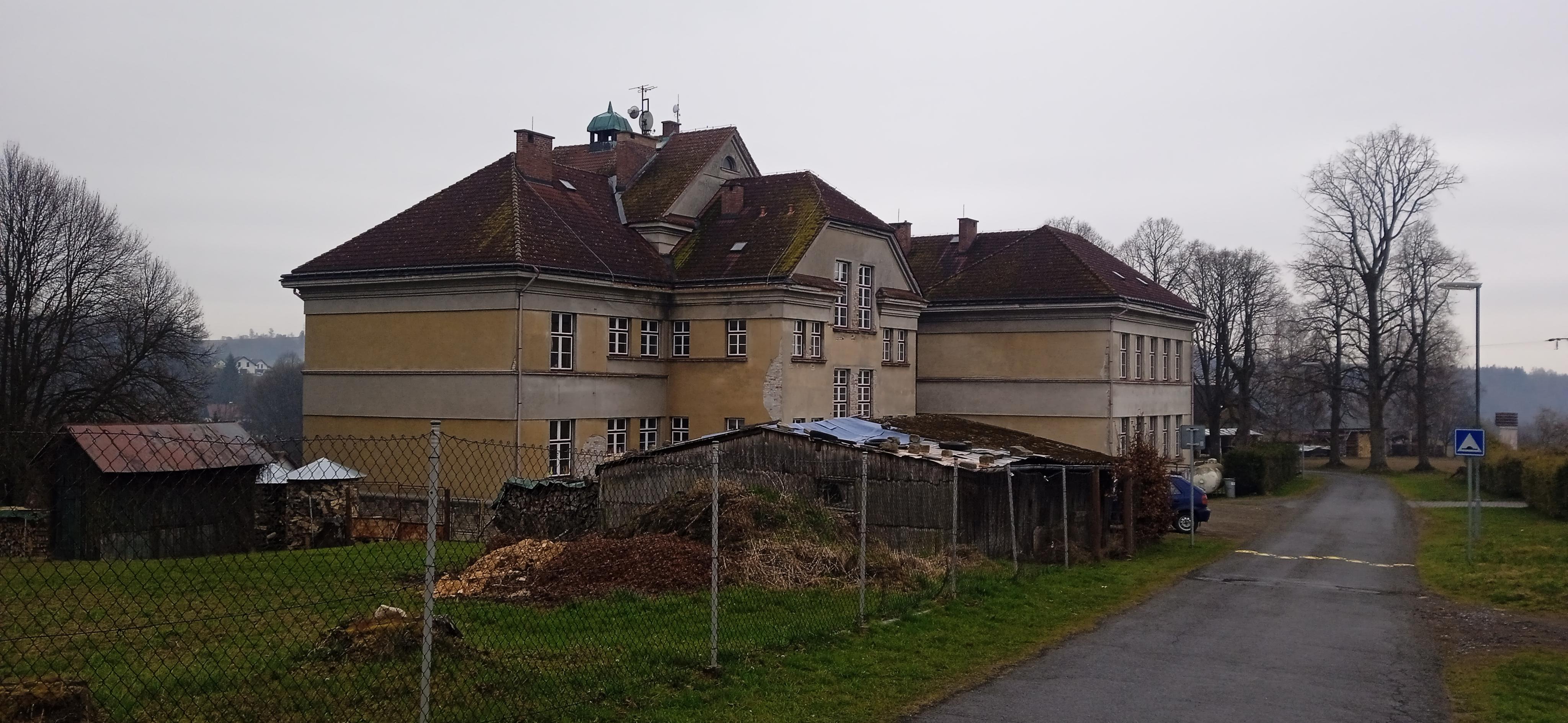 ZŠ a MŠ Jesenný foto 3