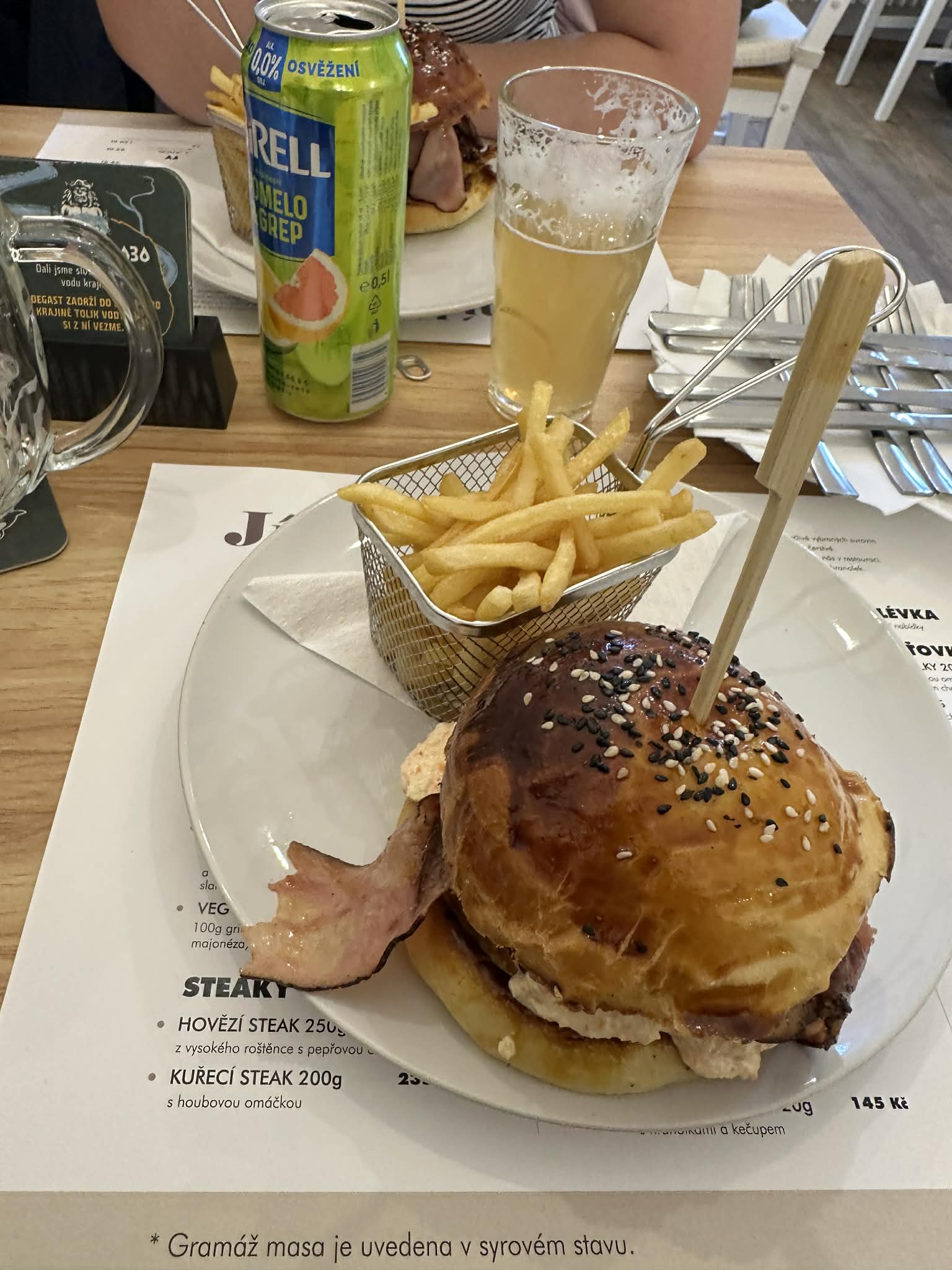 A&J Burger foto 3