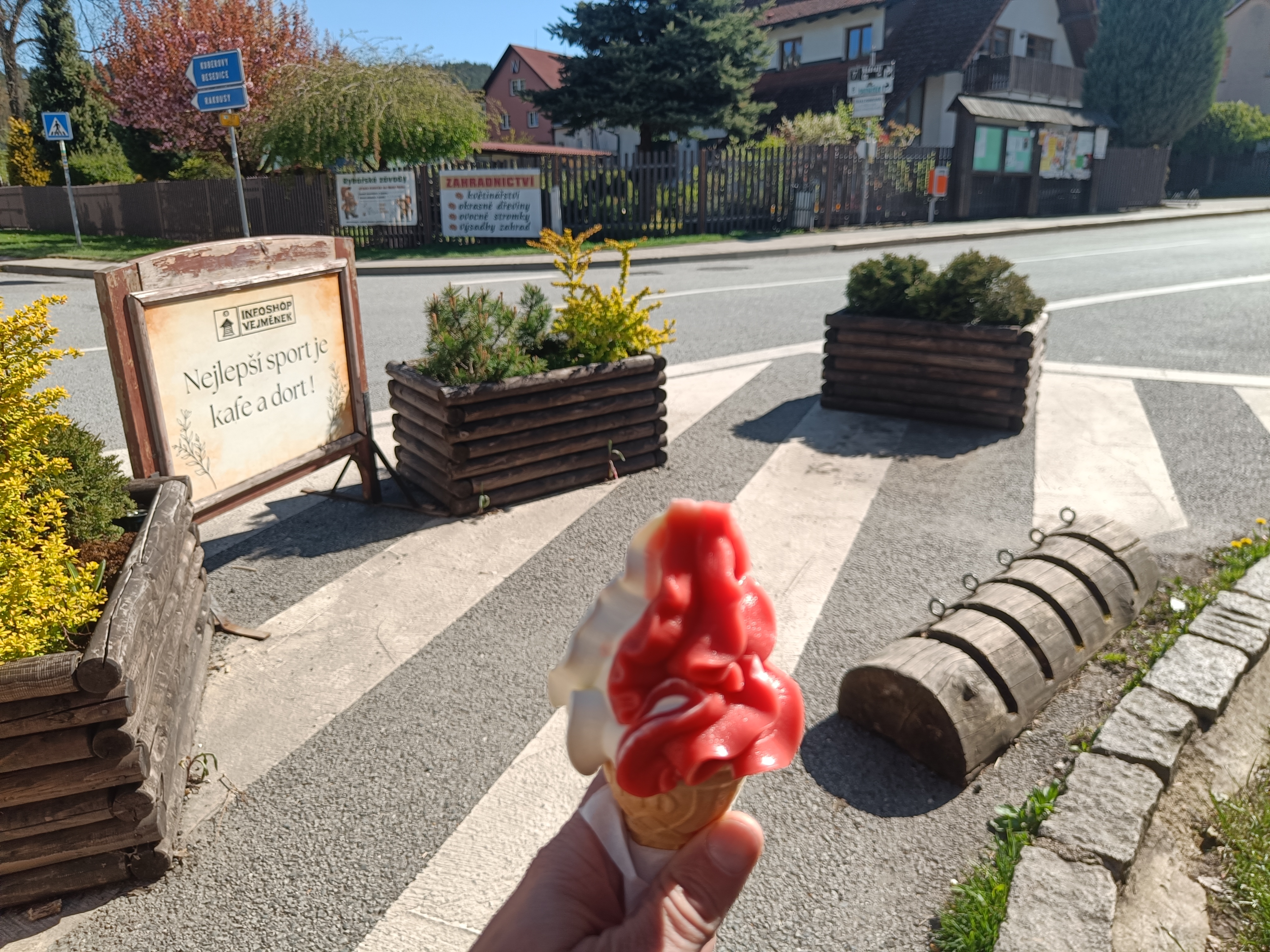 Točená zmrzlina Malá Skála u Boučkova statku foto 3