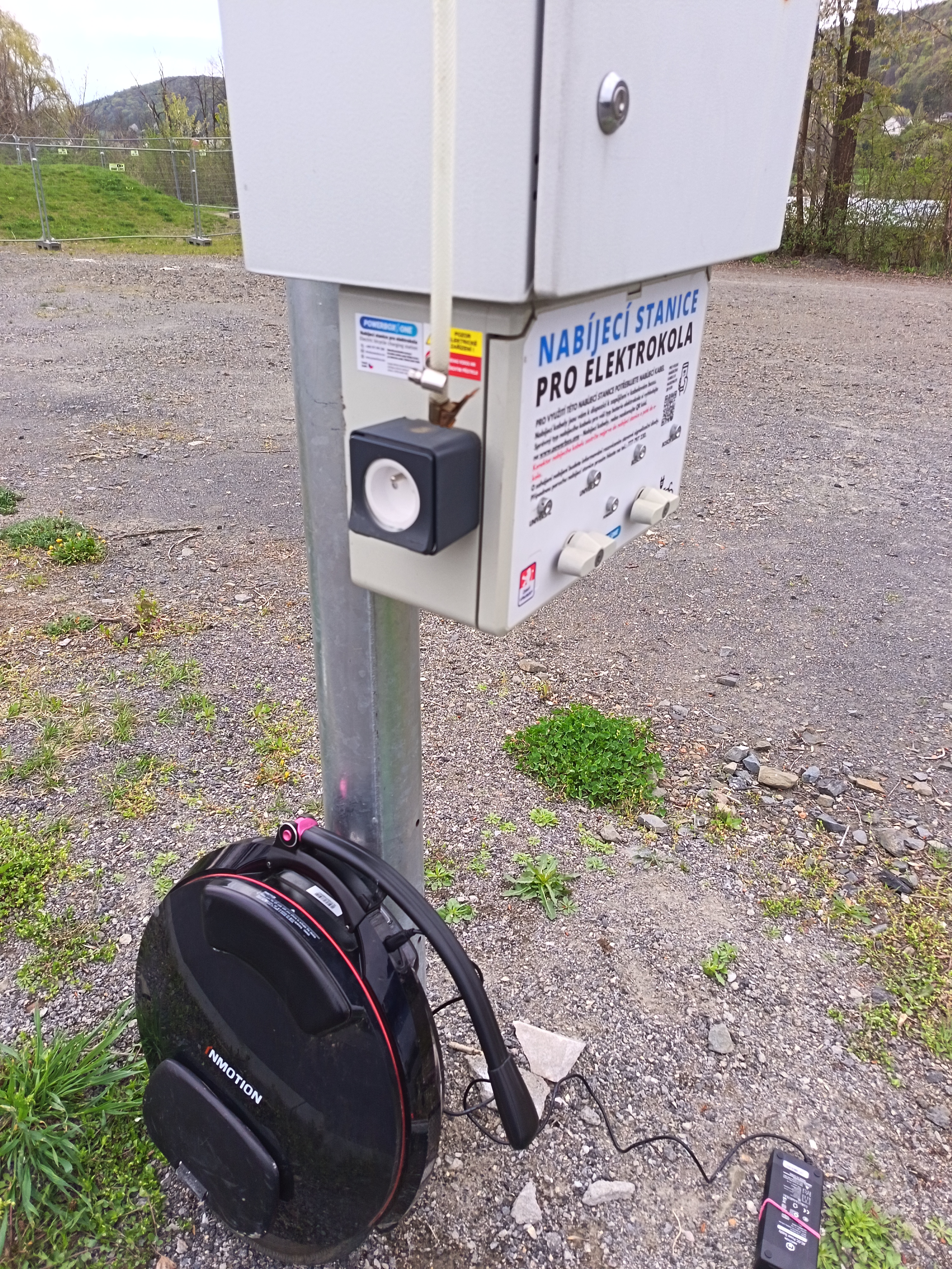 Nabíjecí zásuvka pro elektrokola - Hranice foto 2