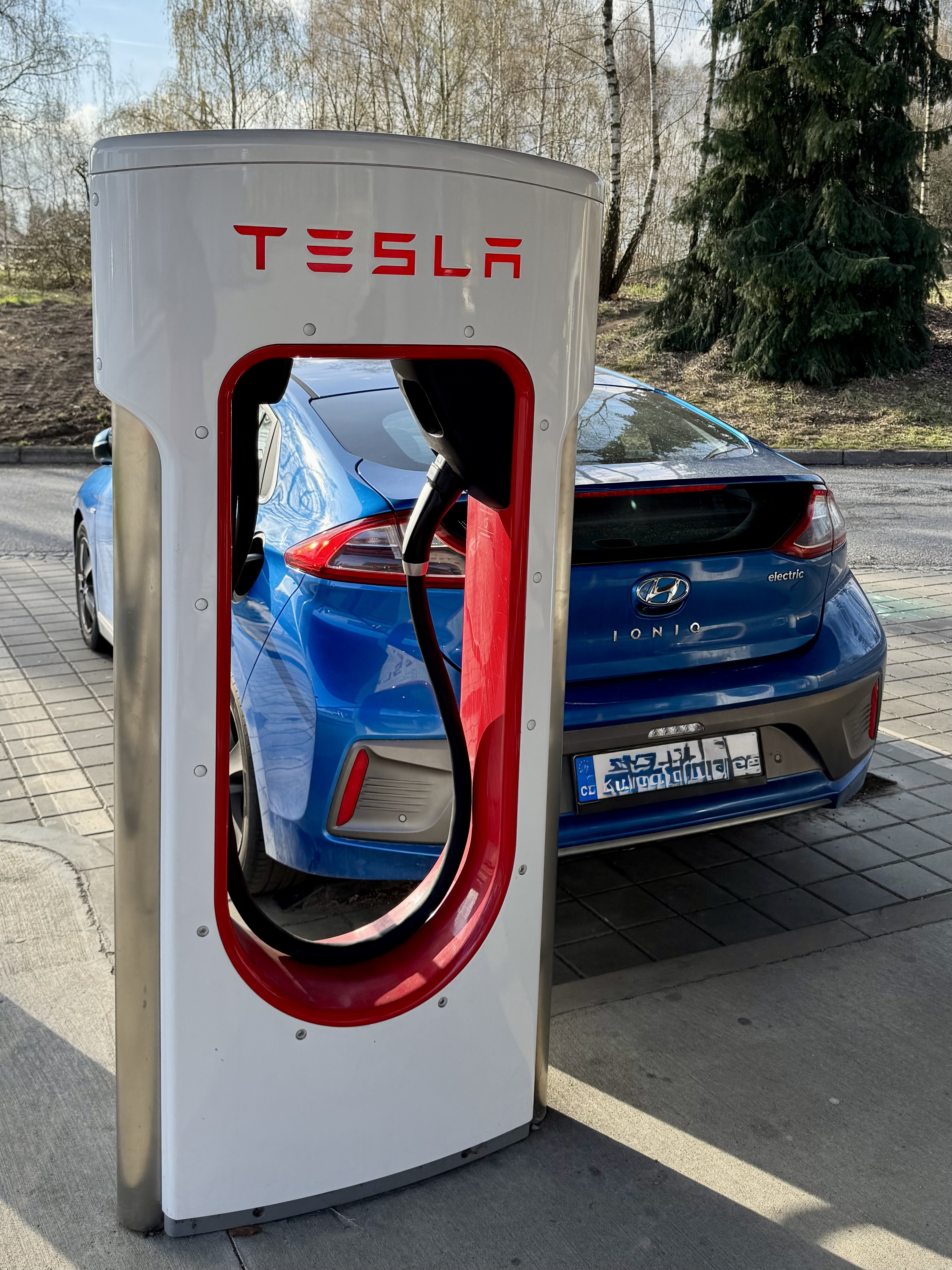 Nabíjecí stanice Tesla supercharger foto 2