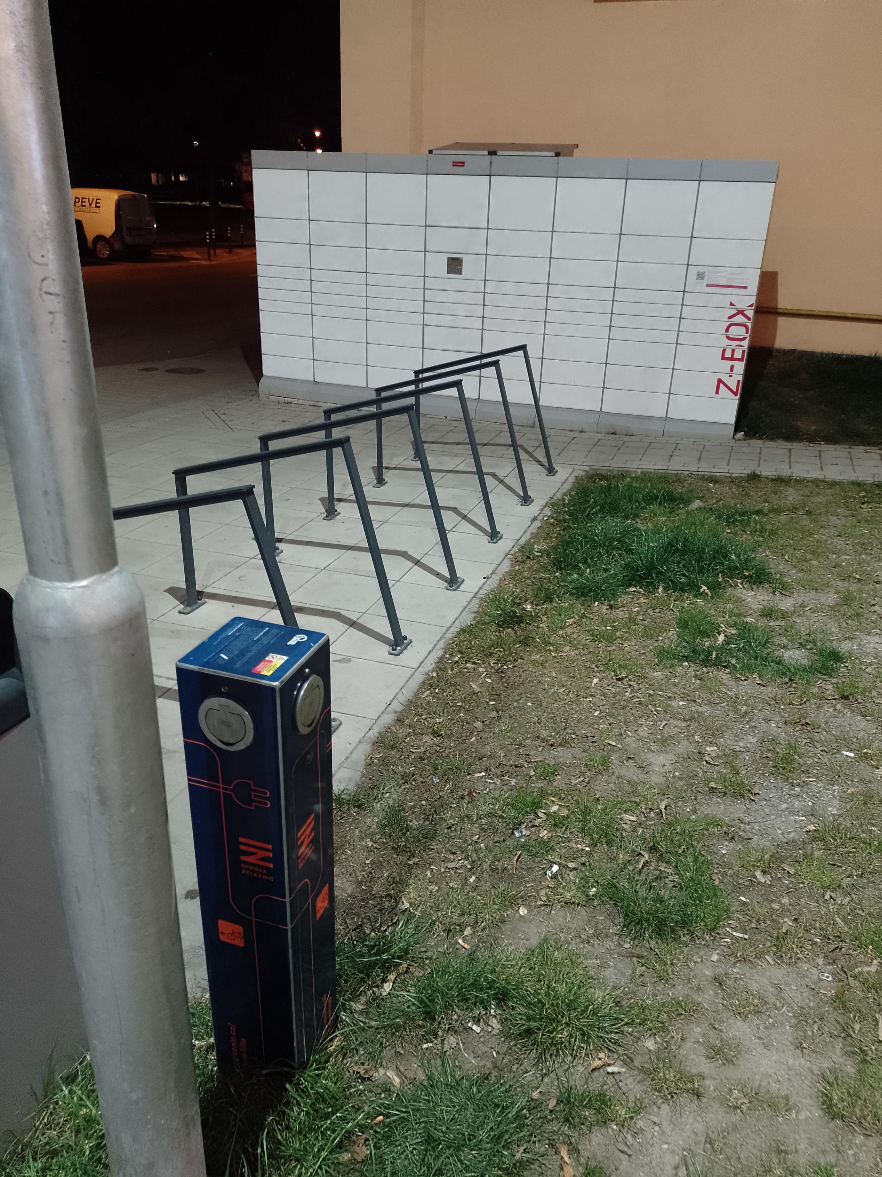 Nabíjecí zásuvka pro elektrokola Vrážská foto 6