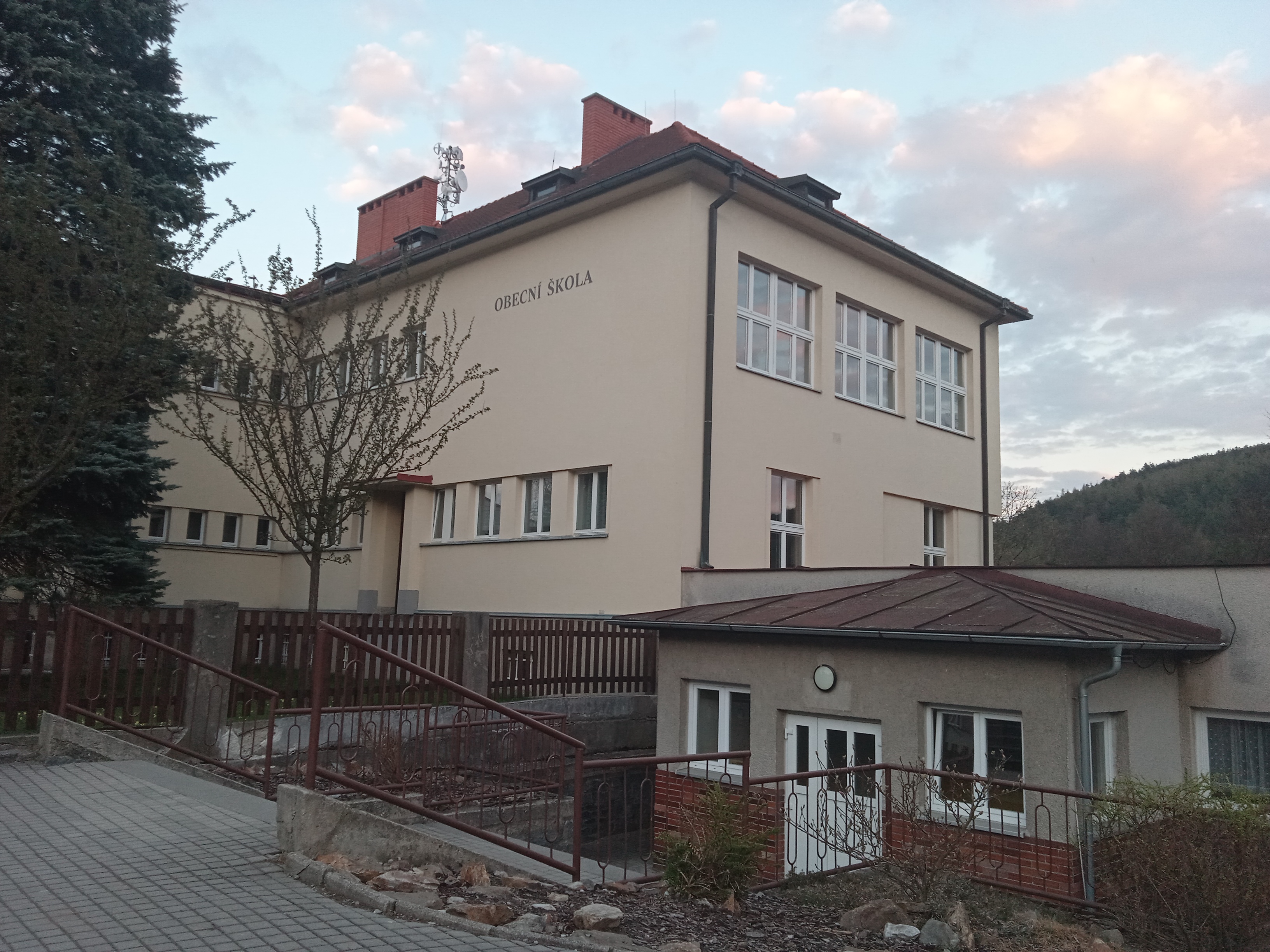 ZŠ a MŠ Velhartice foto 3