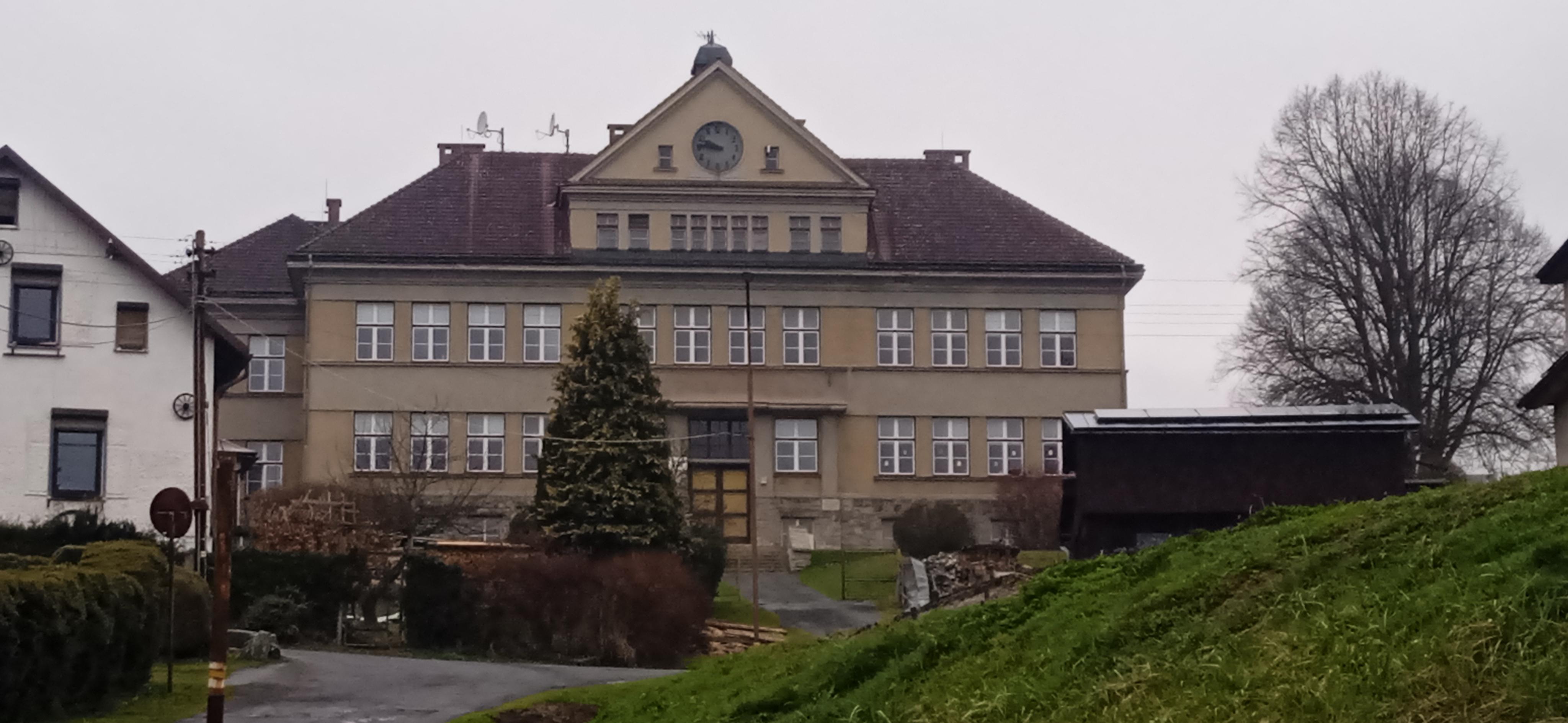 ZŠ a MŠ Jesenný foto 2