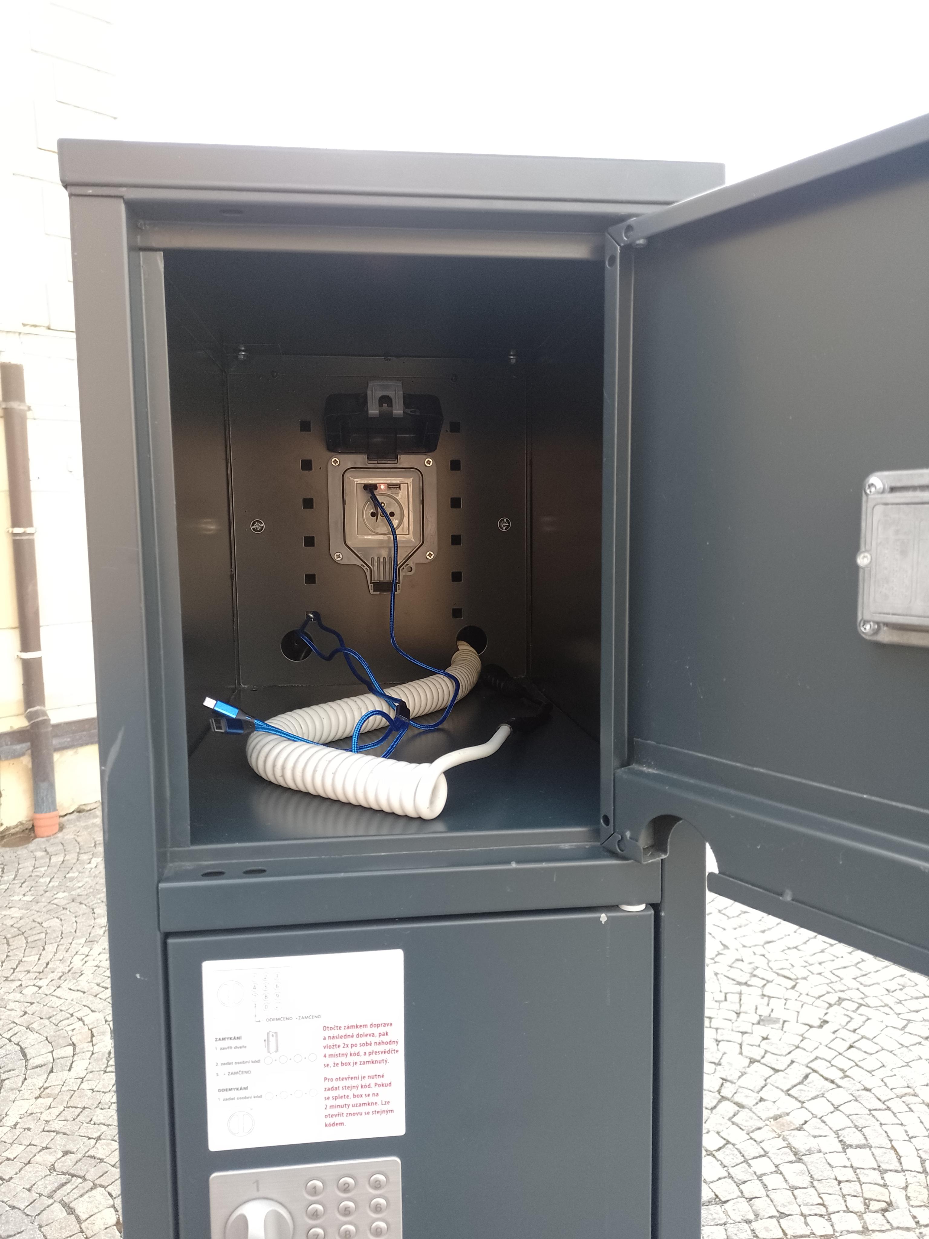 Nabíjecí stanice pro elektrokola a mobilní zařízení foto 5