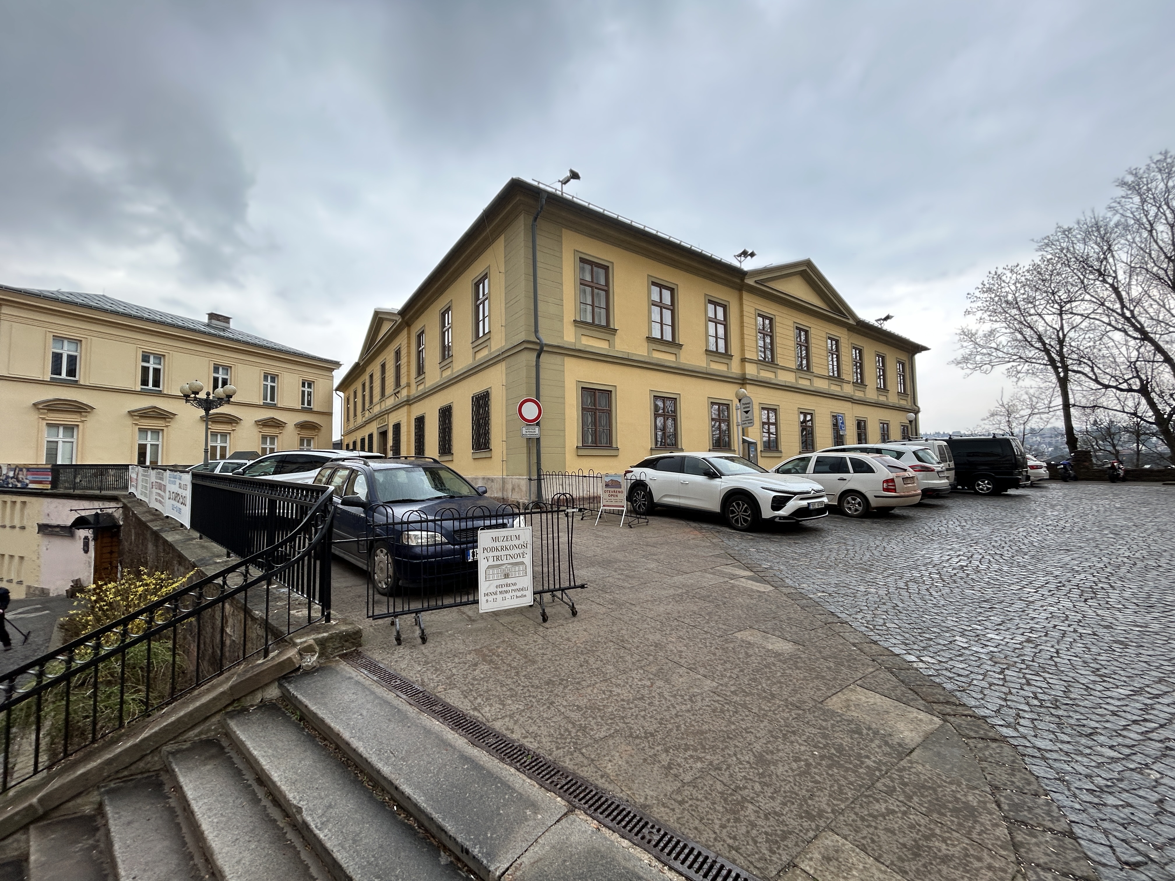 Regionální knihovna Muzea Podkrkonoší foto 2