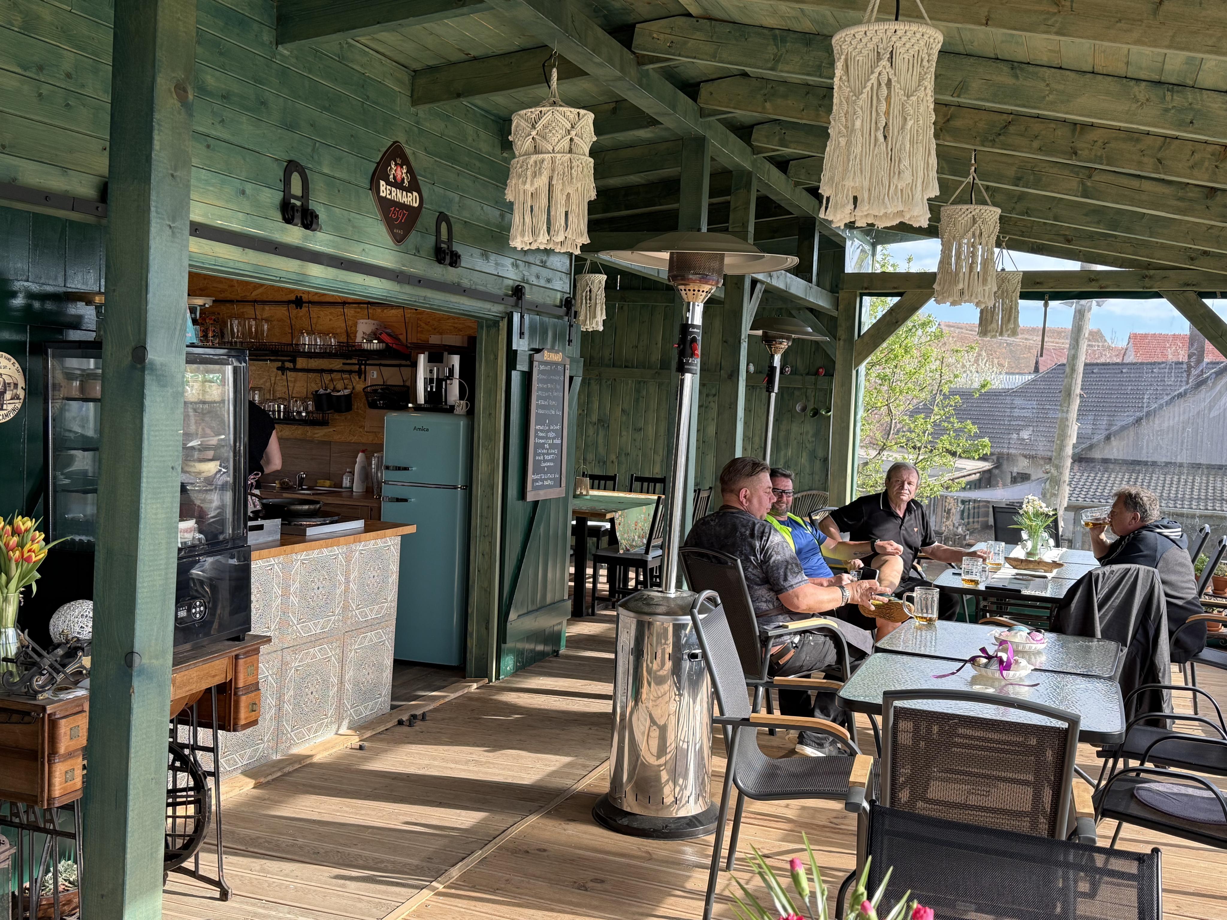Bistro a Karavanpark meruňky a vinohrady Vrbice foto 6