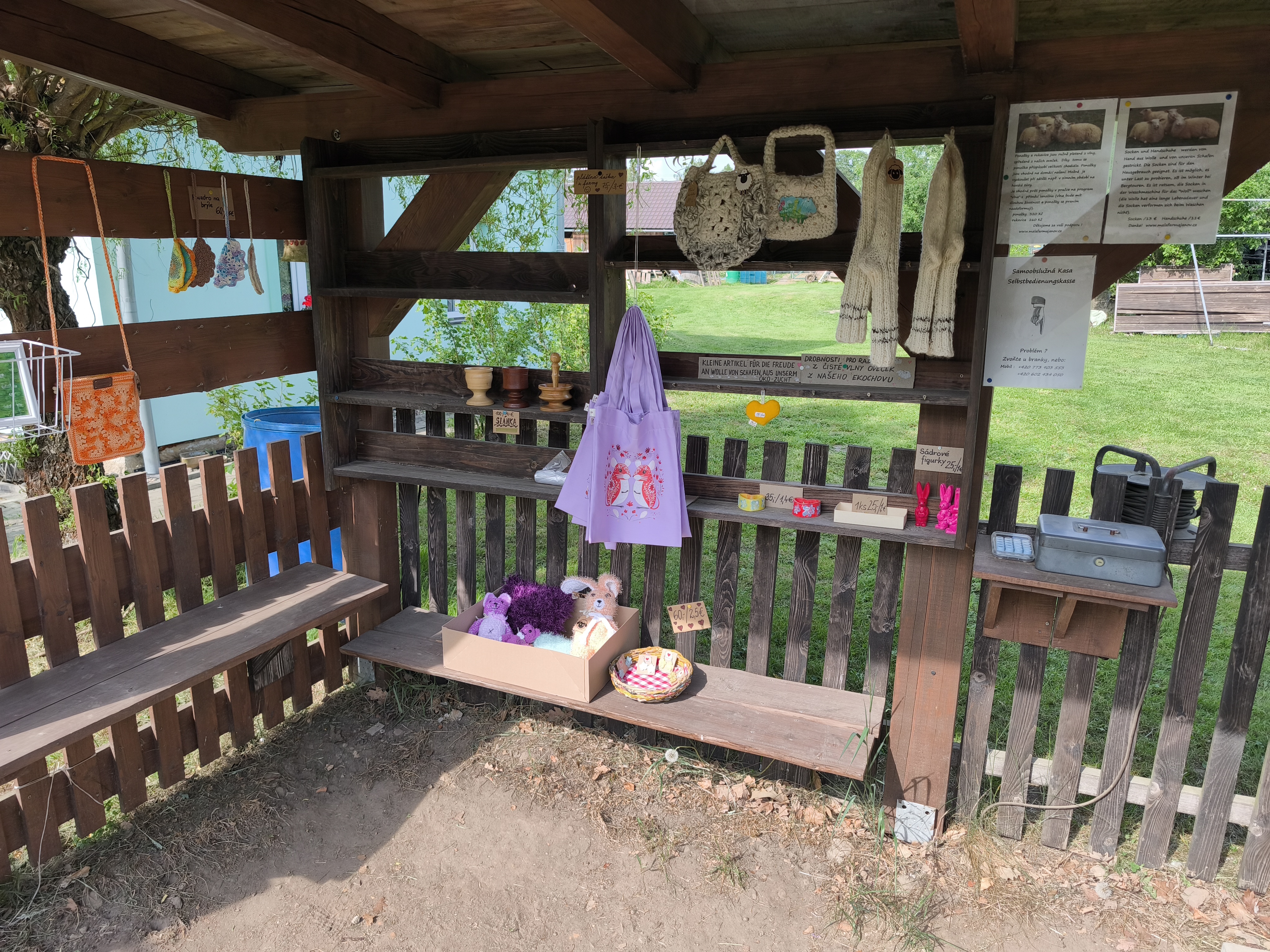 Malá farma Janov - samoobslužný stánek foto 4