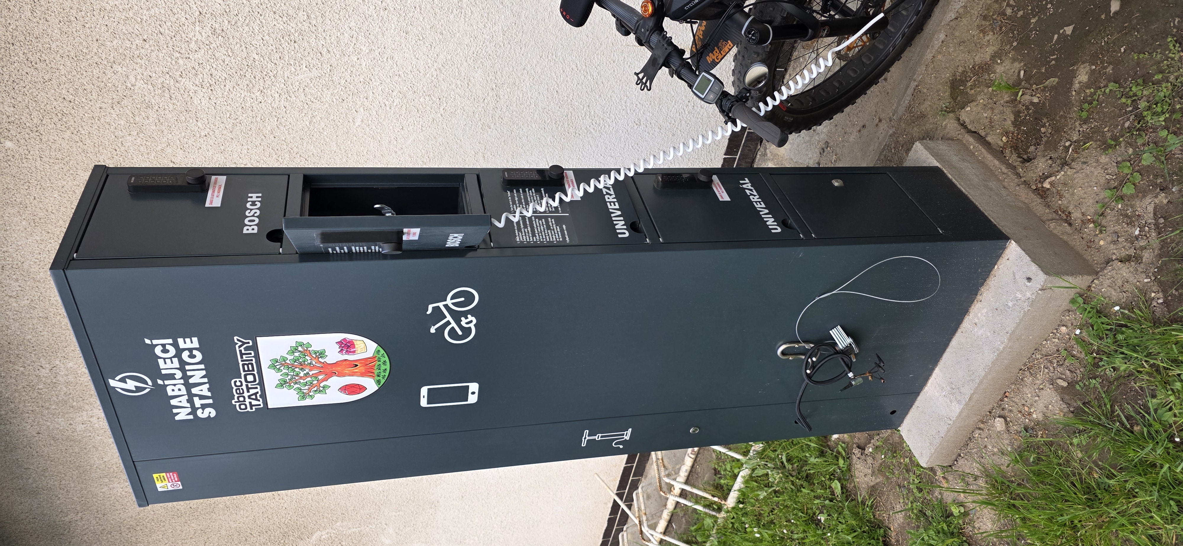 Nabíjecí stanice pro elektrokola a mobilní zařízení foto 3