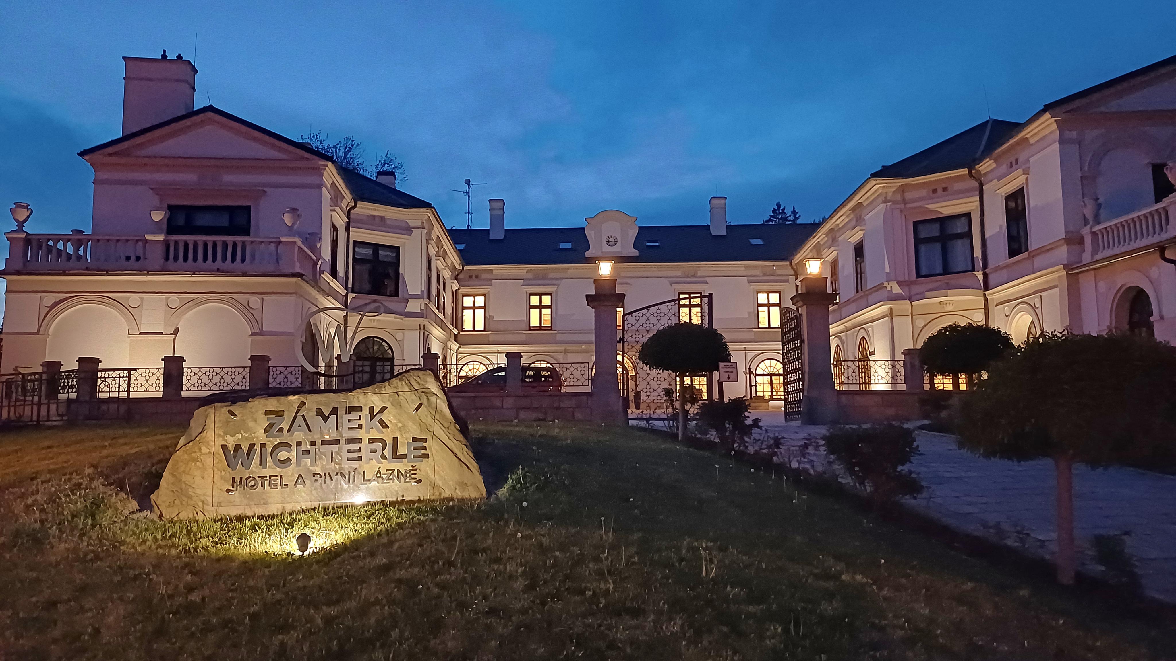Hotel a pivní lázně zámek Wichterle foto 2