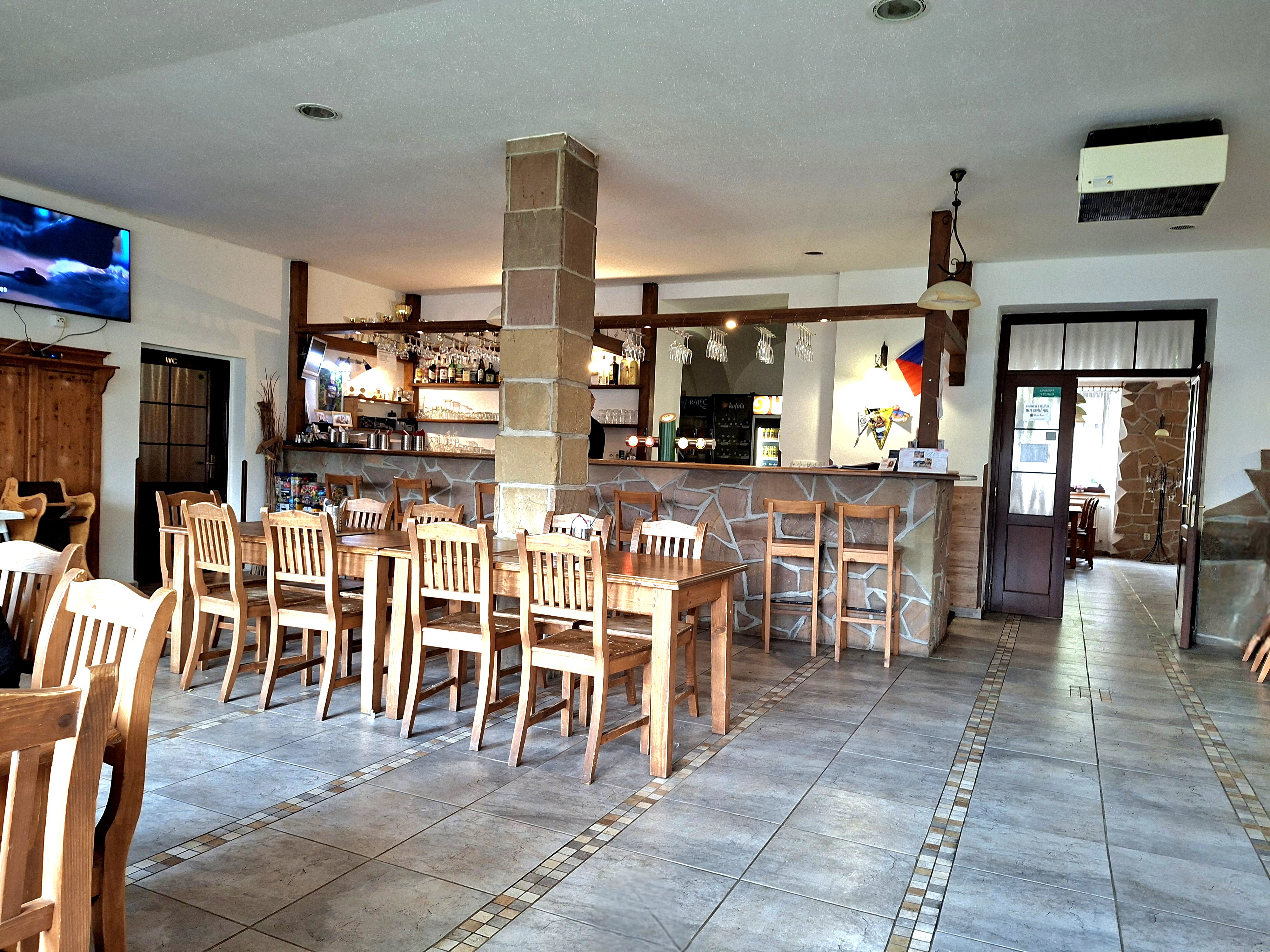 Restaurace U kostela foto 4