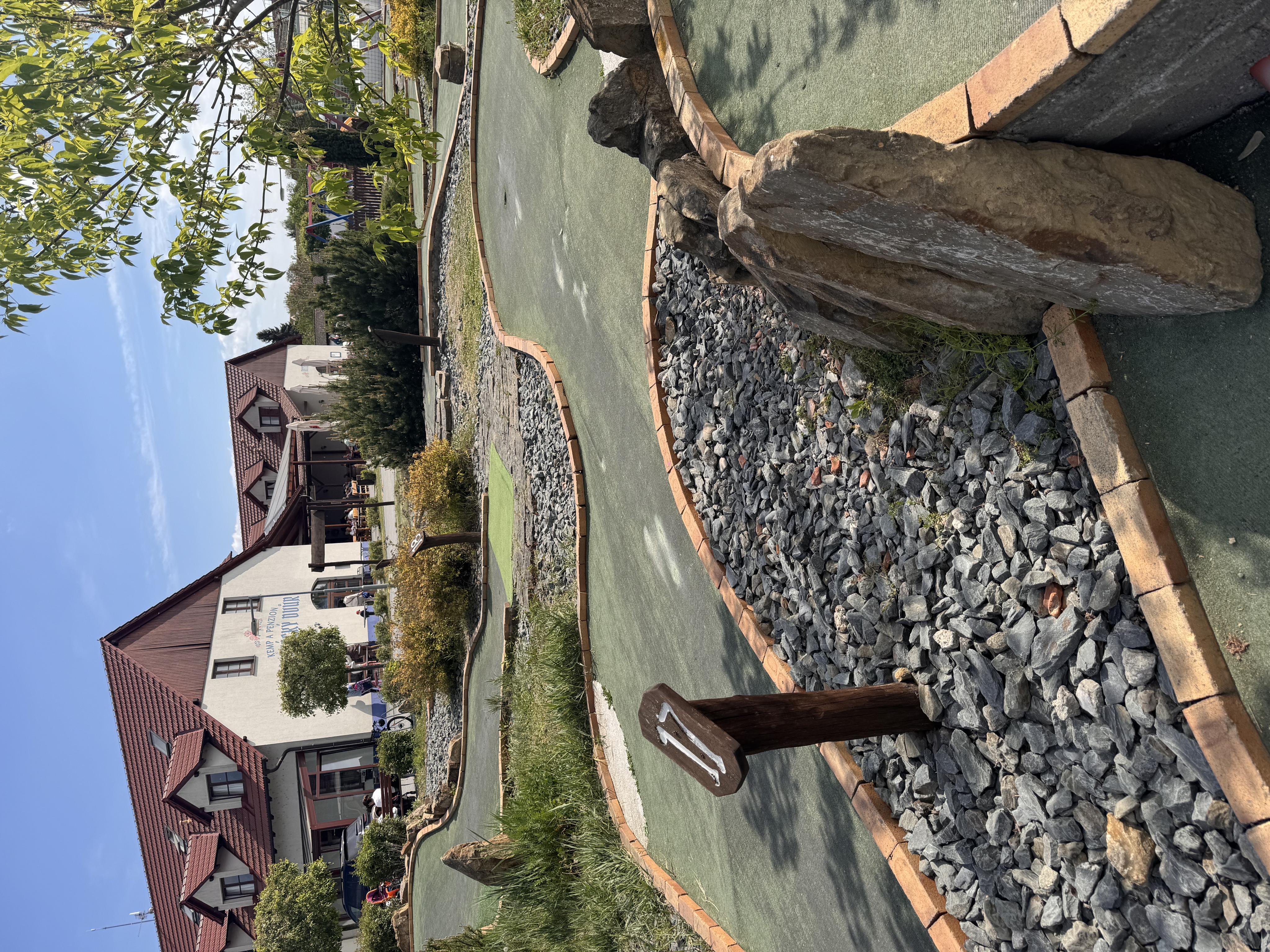 Adventure golf Slovácký dvůr foto 2