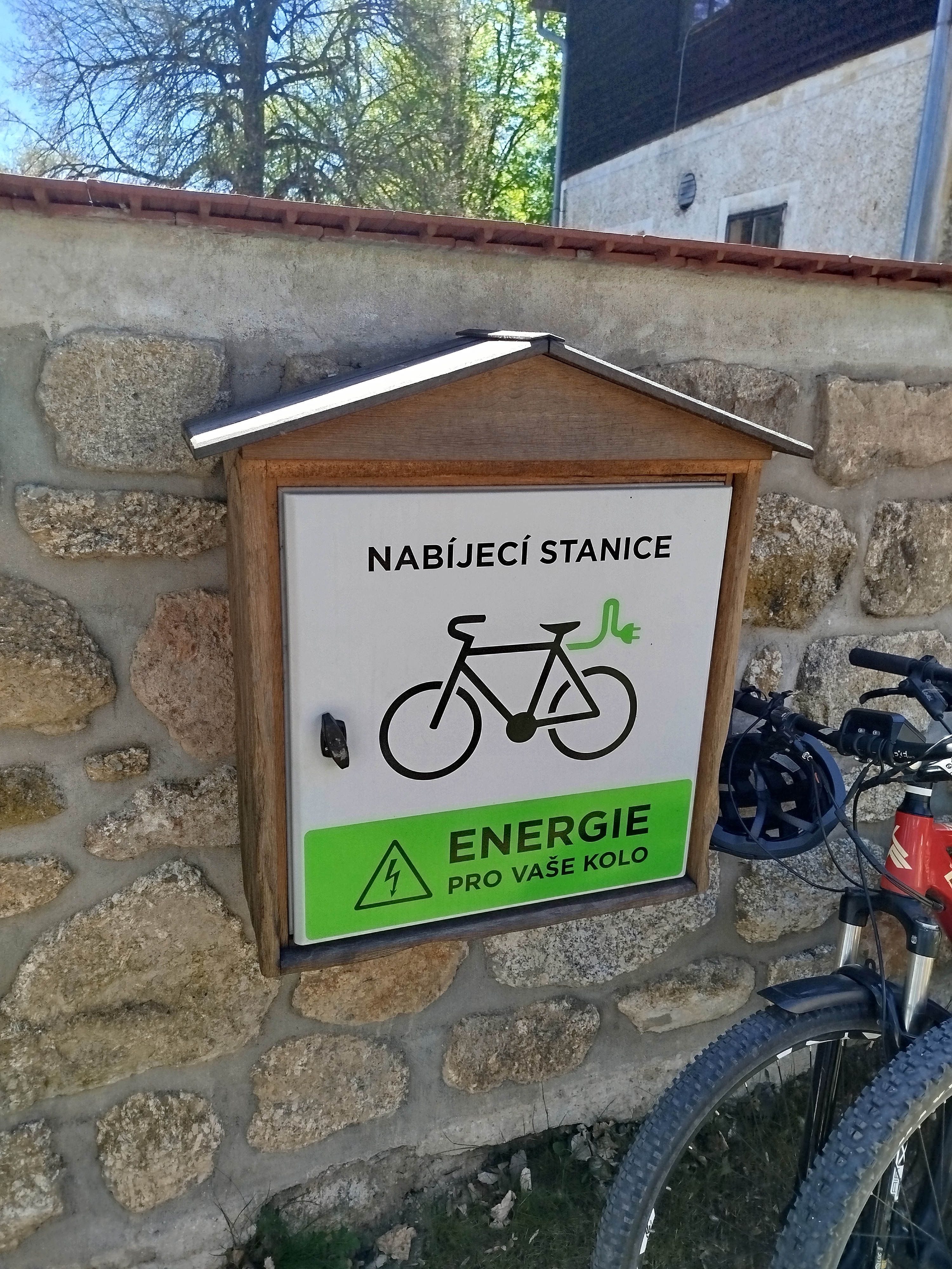 Nabíjecí stanice pro elektrokola Chalupa pod Landštejnem foto 1
