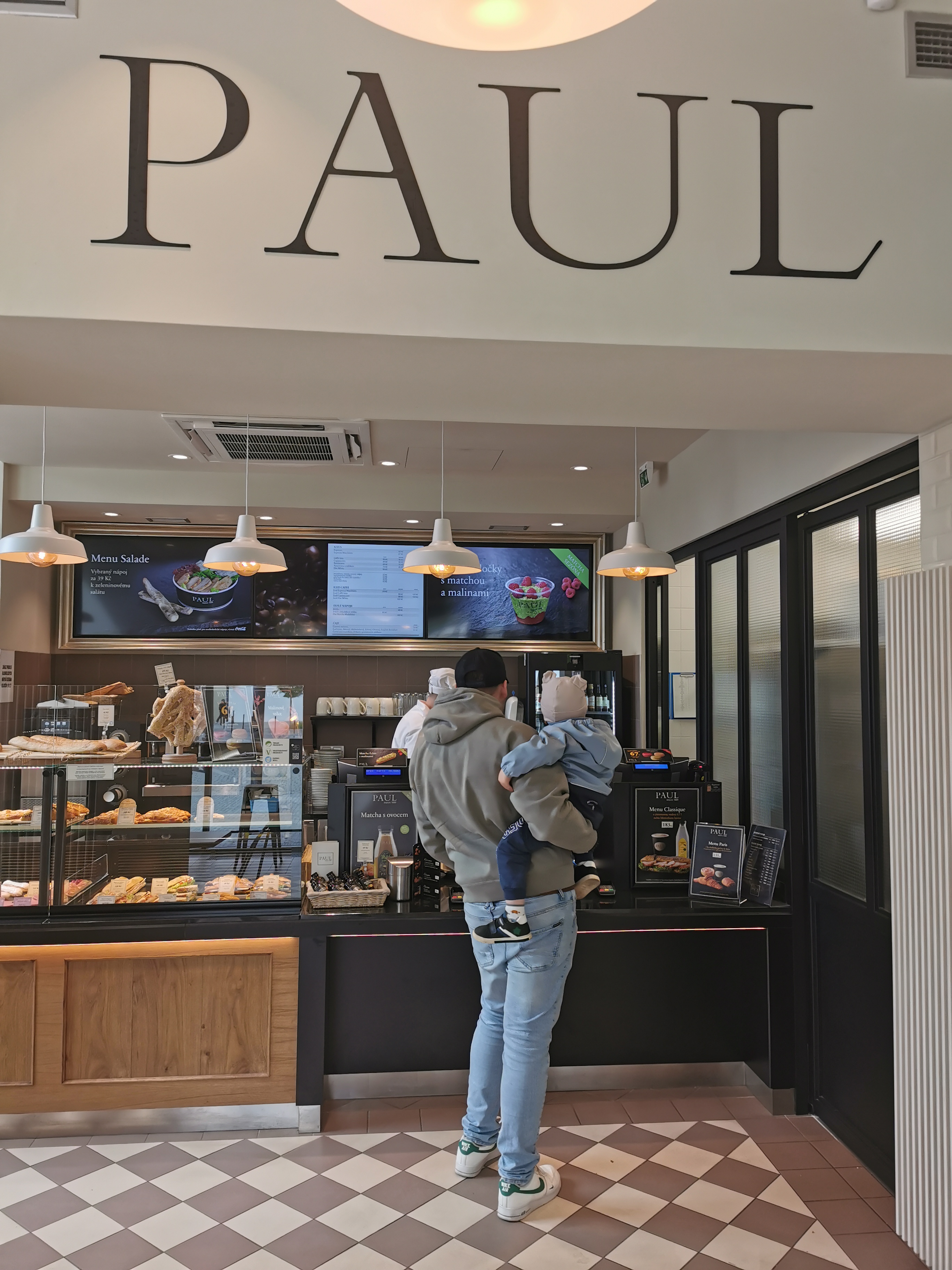 PAUL foto 3