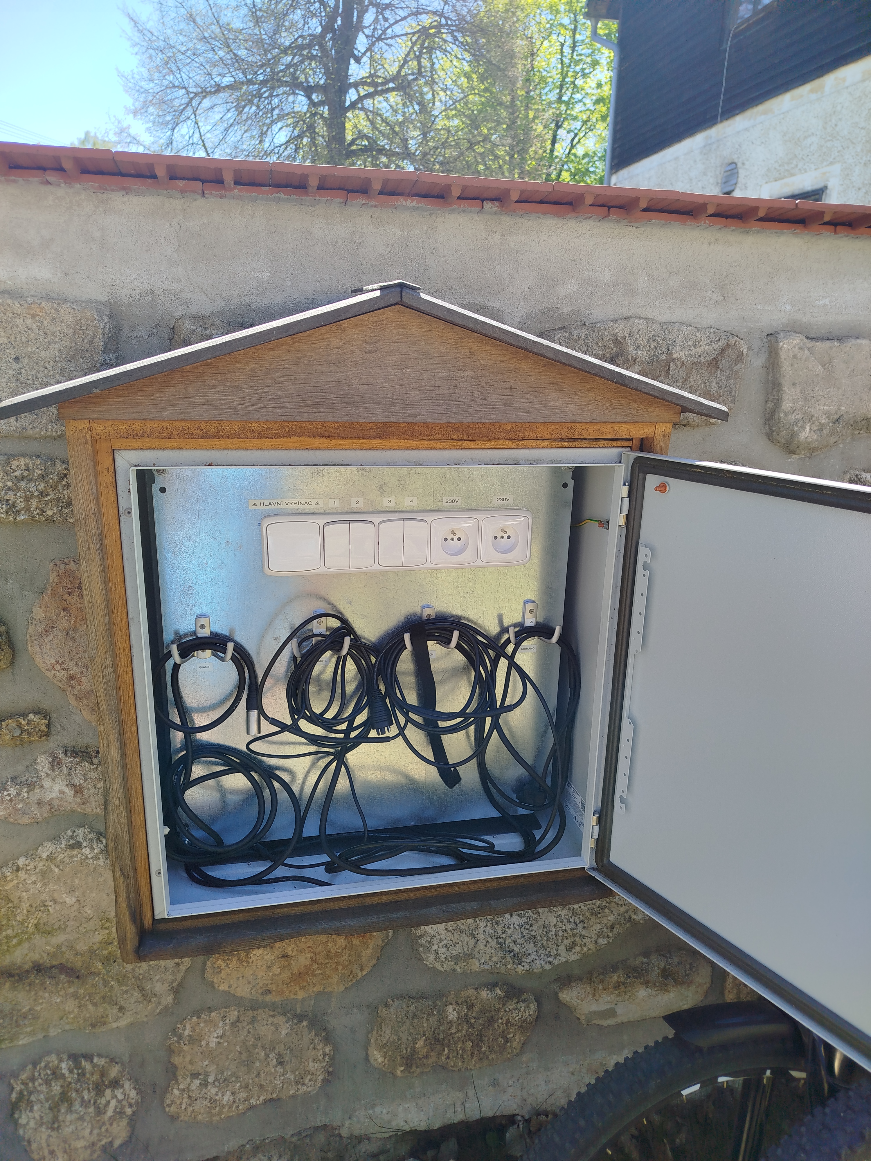Nabíjecí stanice pro elektrokola Chalupa pod Landštejnem foto 2