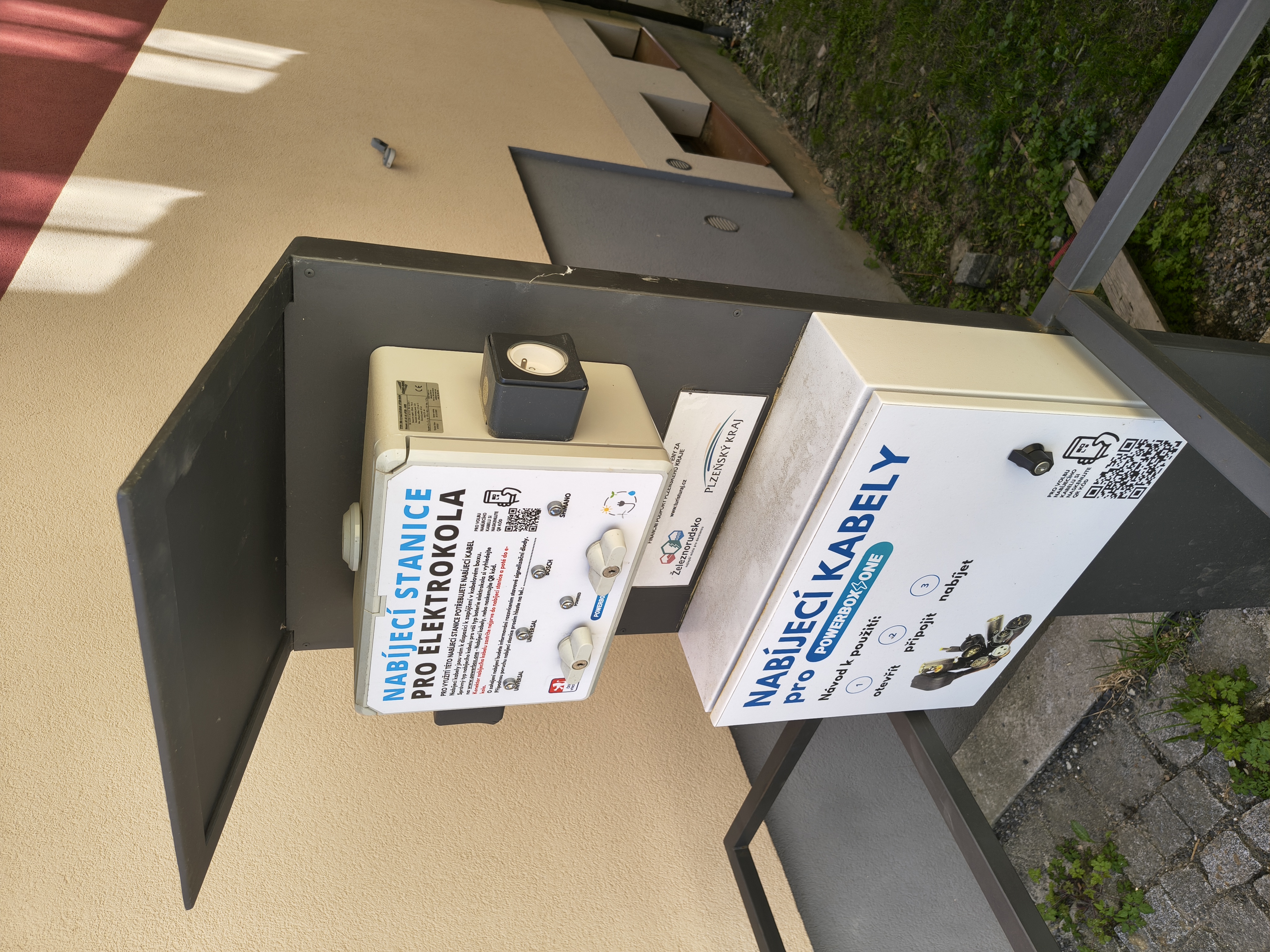 Nabíjecí stanice elektrokol Informační turistické centrum Železná Ruda foto 1
