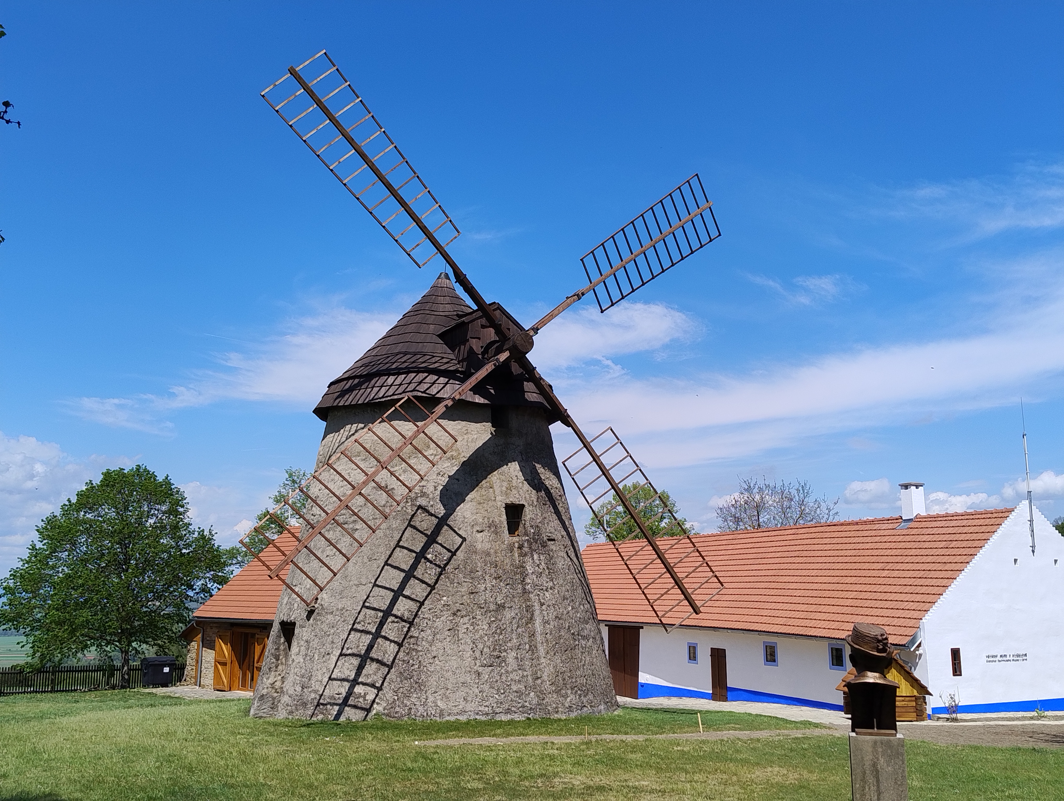 Větrný mlýn v Kuželově foto 5