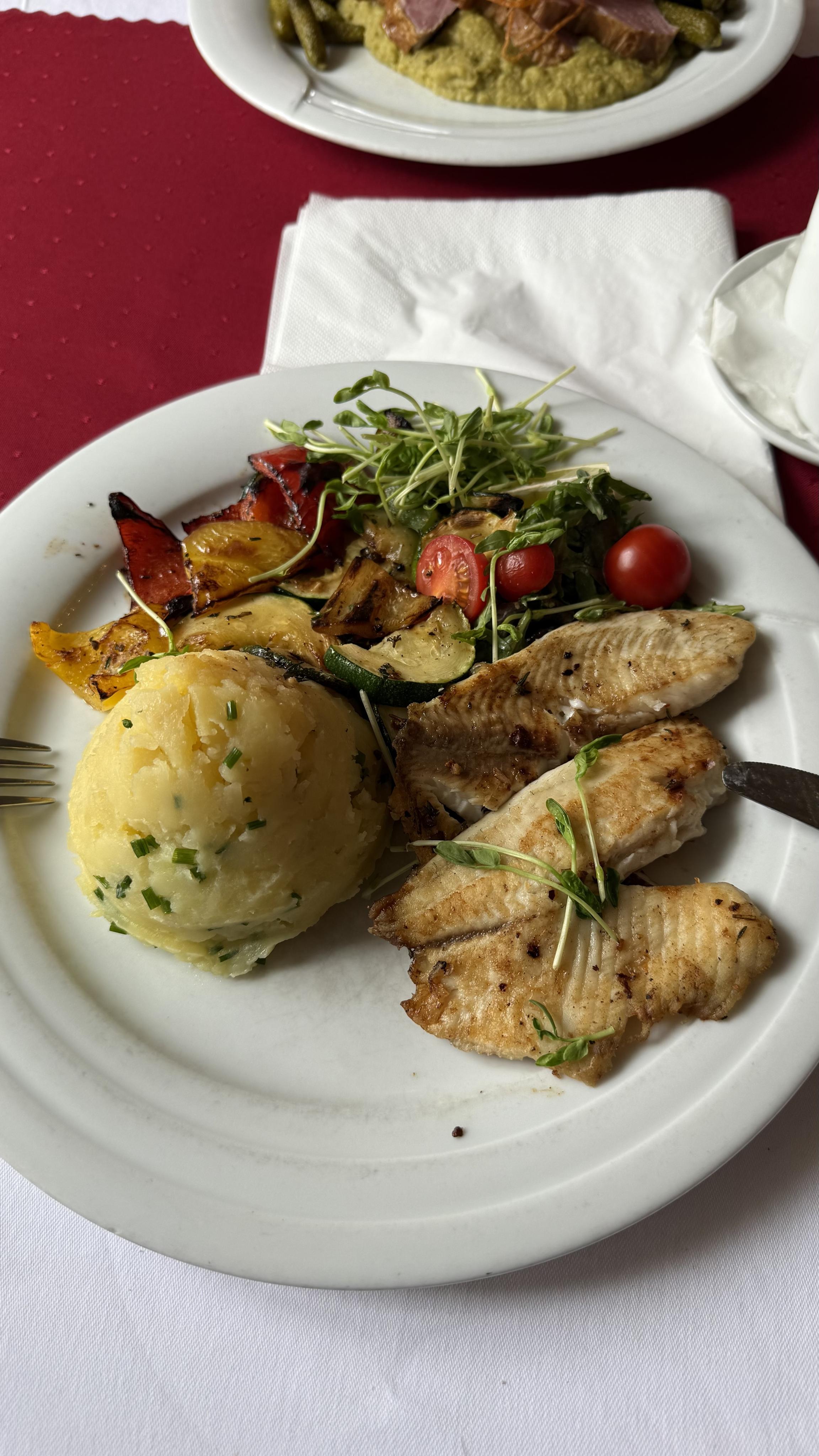 Restaurace Zámek Hrádek foto 2