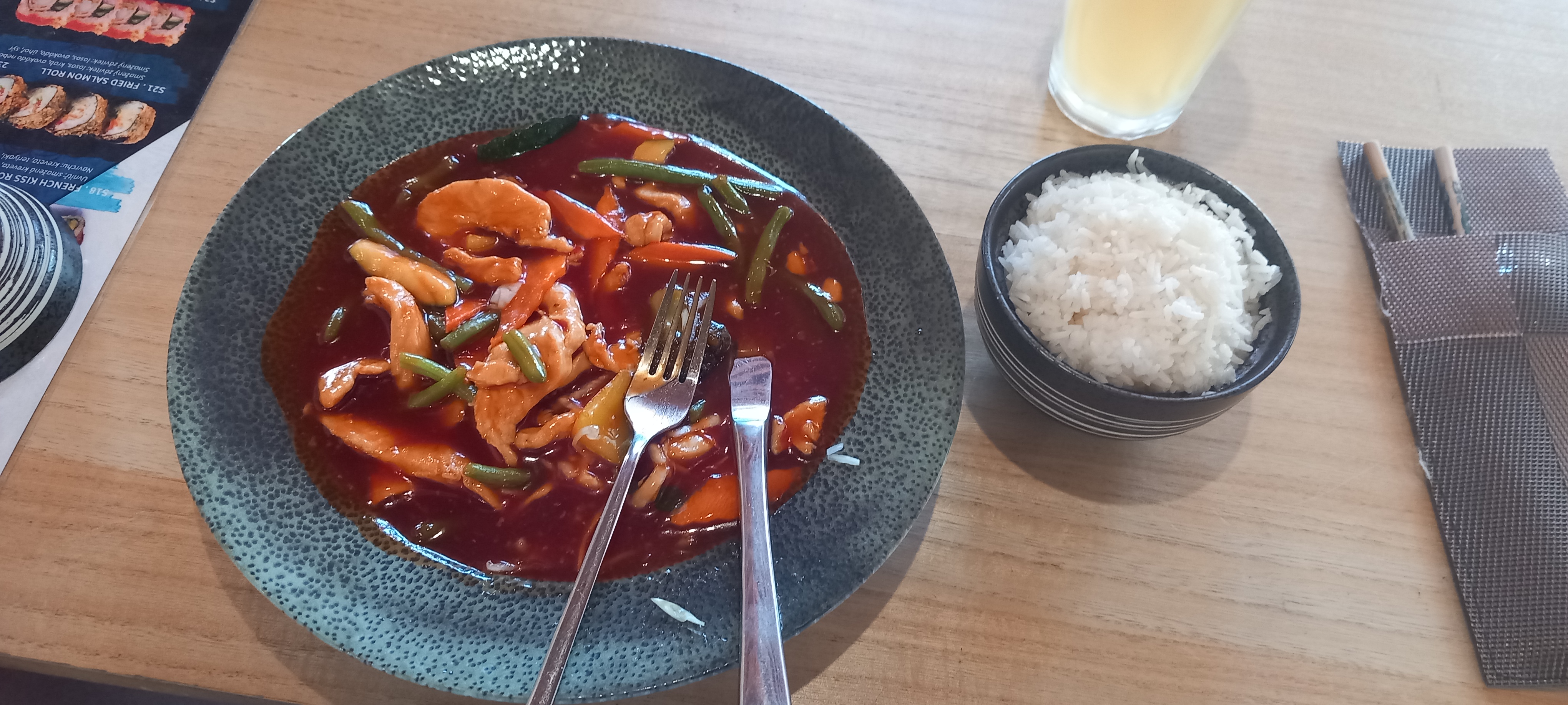 Vietnamská restaurace na rohu foto 2
