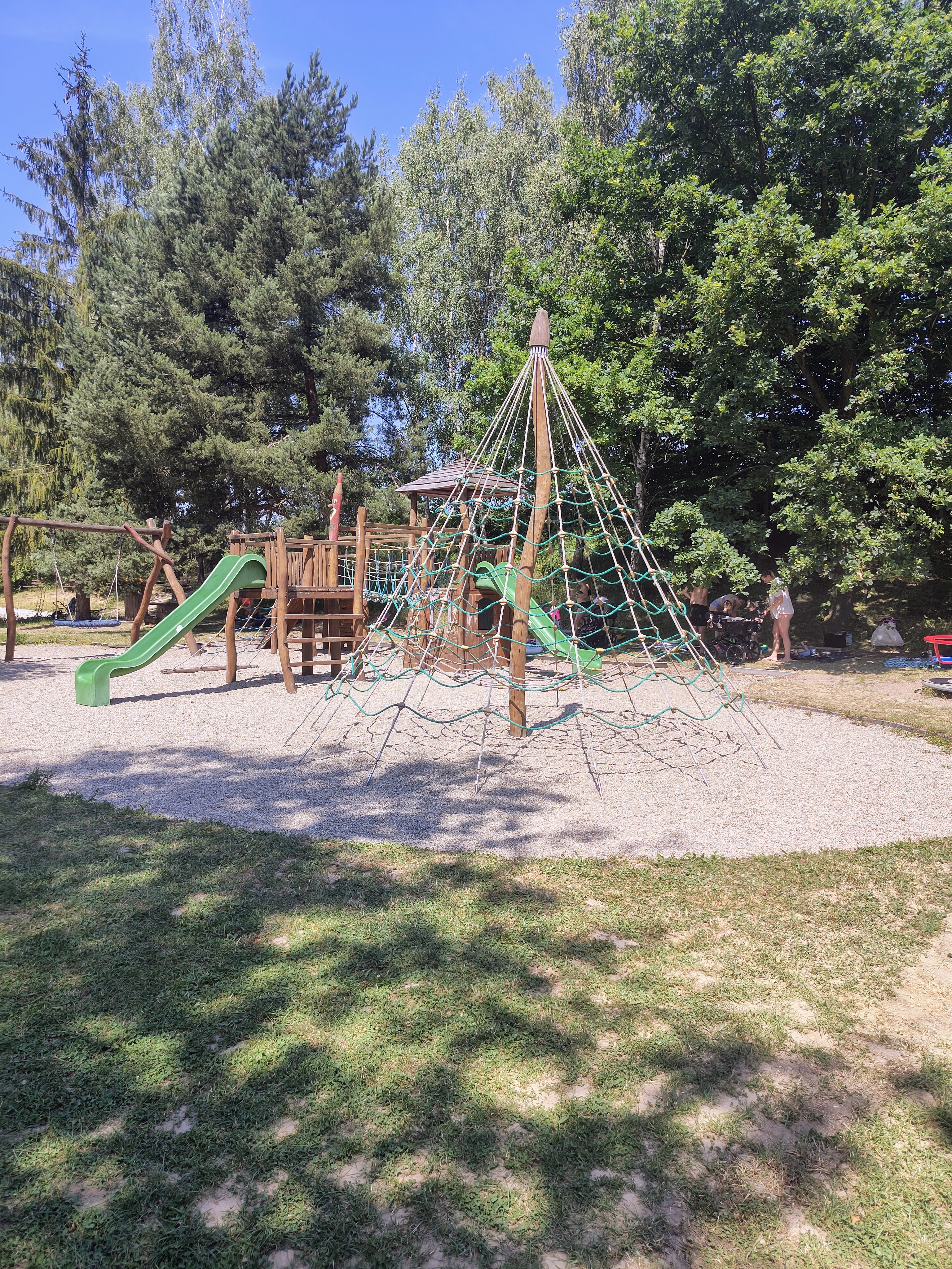 Areál přírodního koupaliště Na Hrázi foto 3
