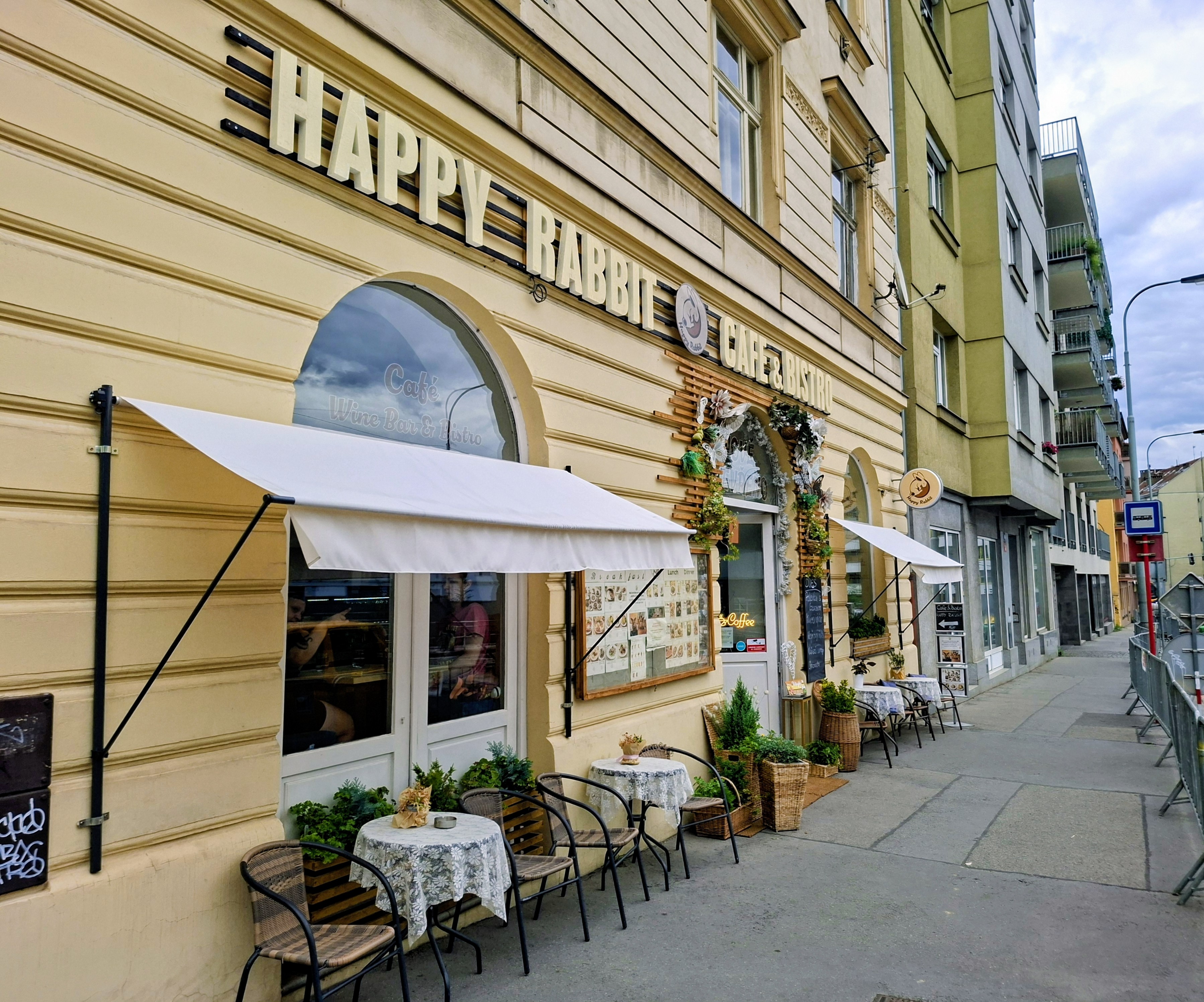 Happy Rabbit Café & Bistro foto 1
