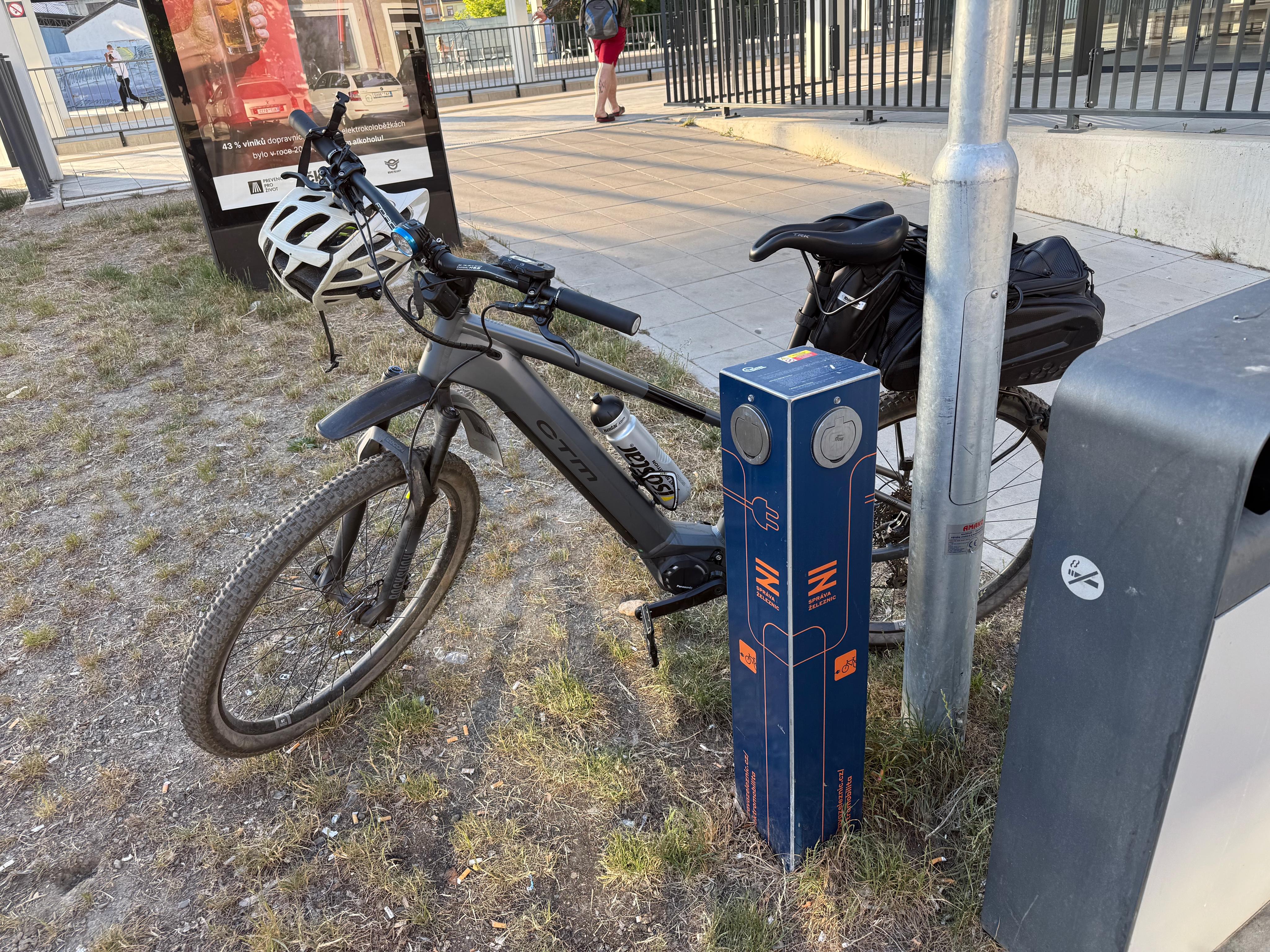 Nabíjecí zásuvka pro elektrokola Vrážská foto 1