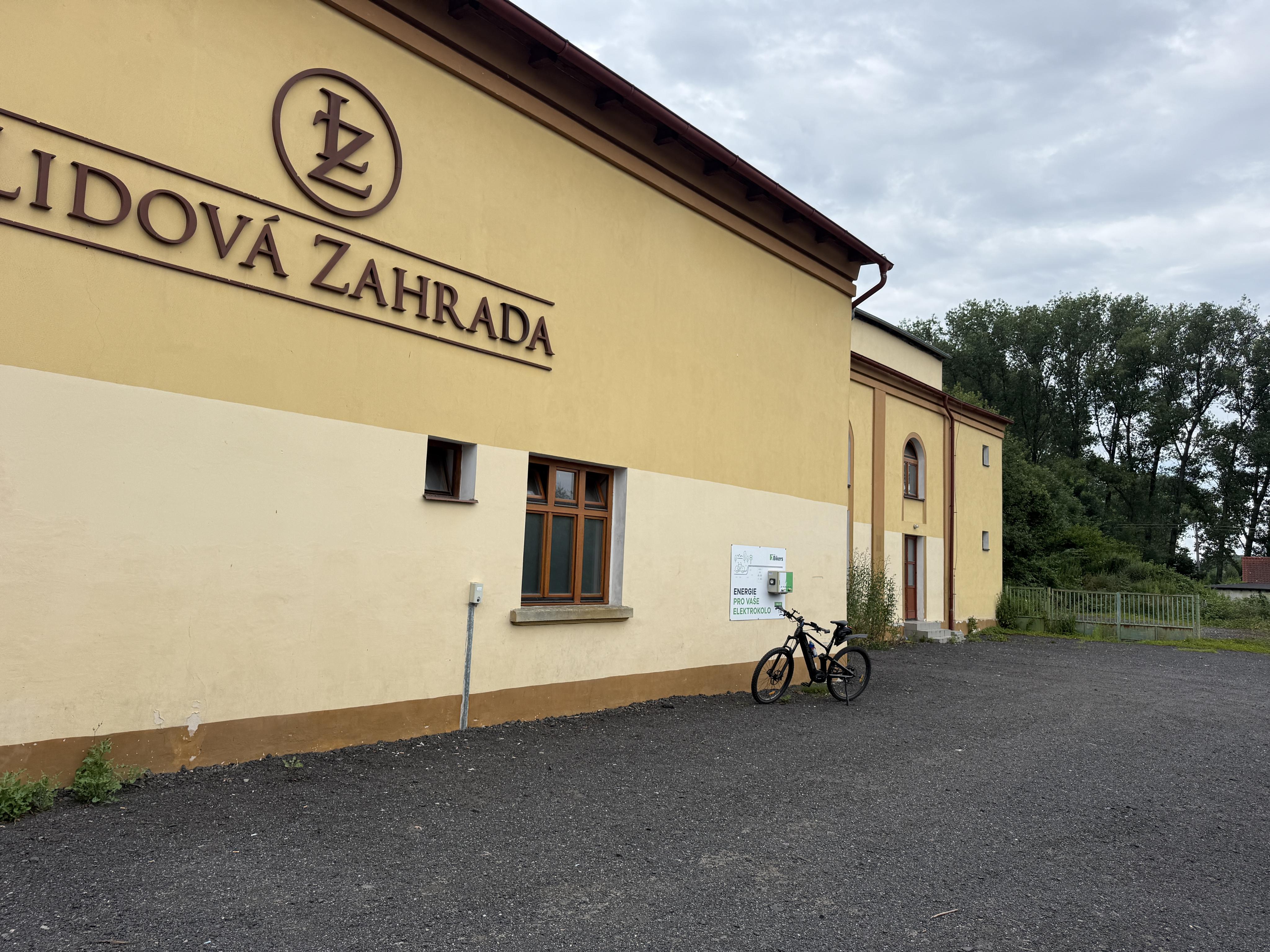 Nabíjecí stanice Restaurace Lidová Zahrada foto 2