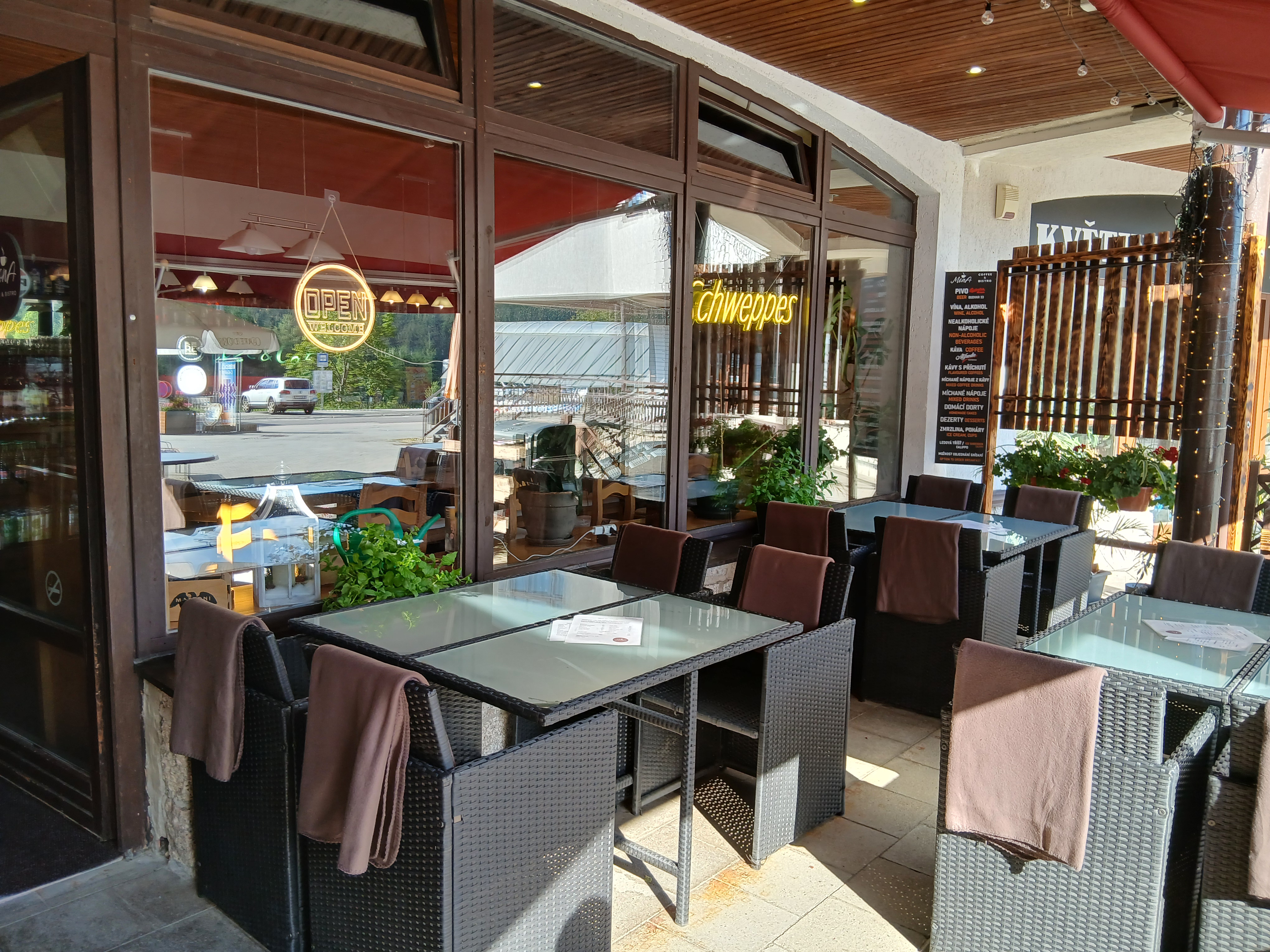 Coffee & bistro Mona foto 3