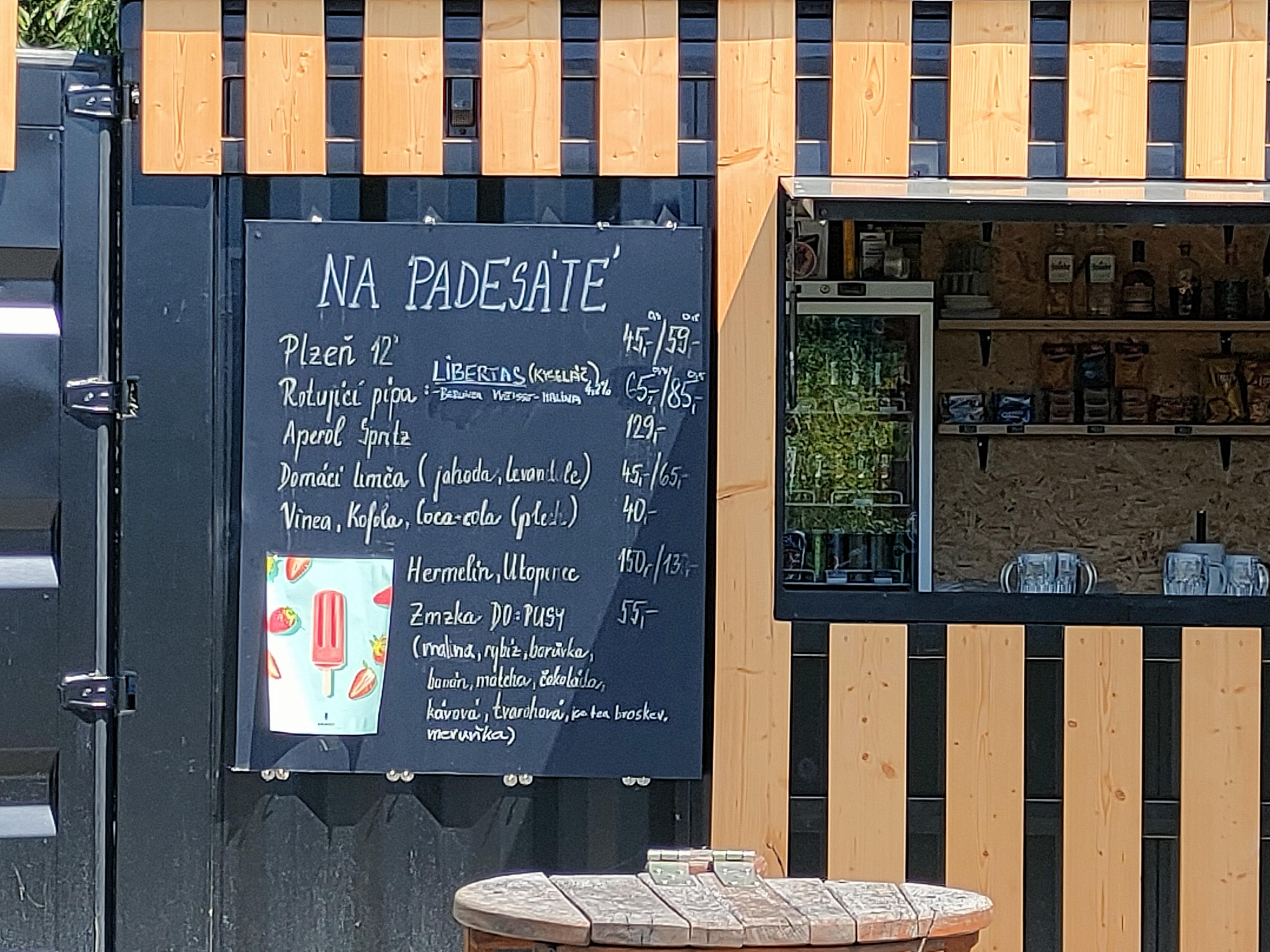 Občerstvení na padesáté foto 1