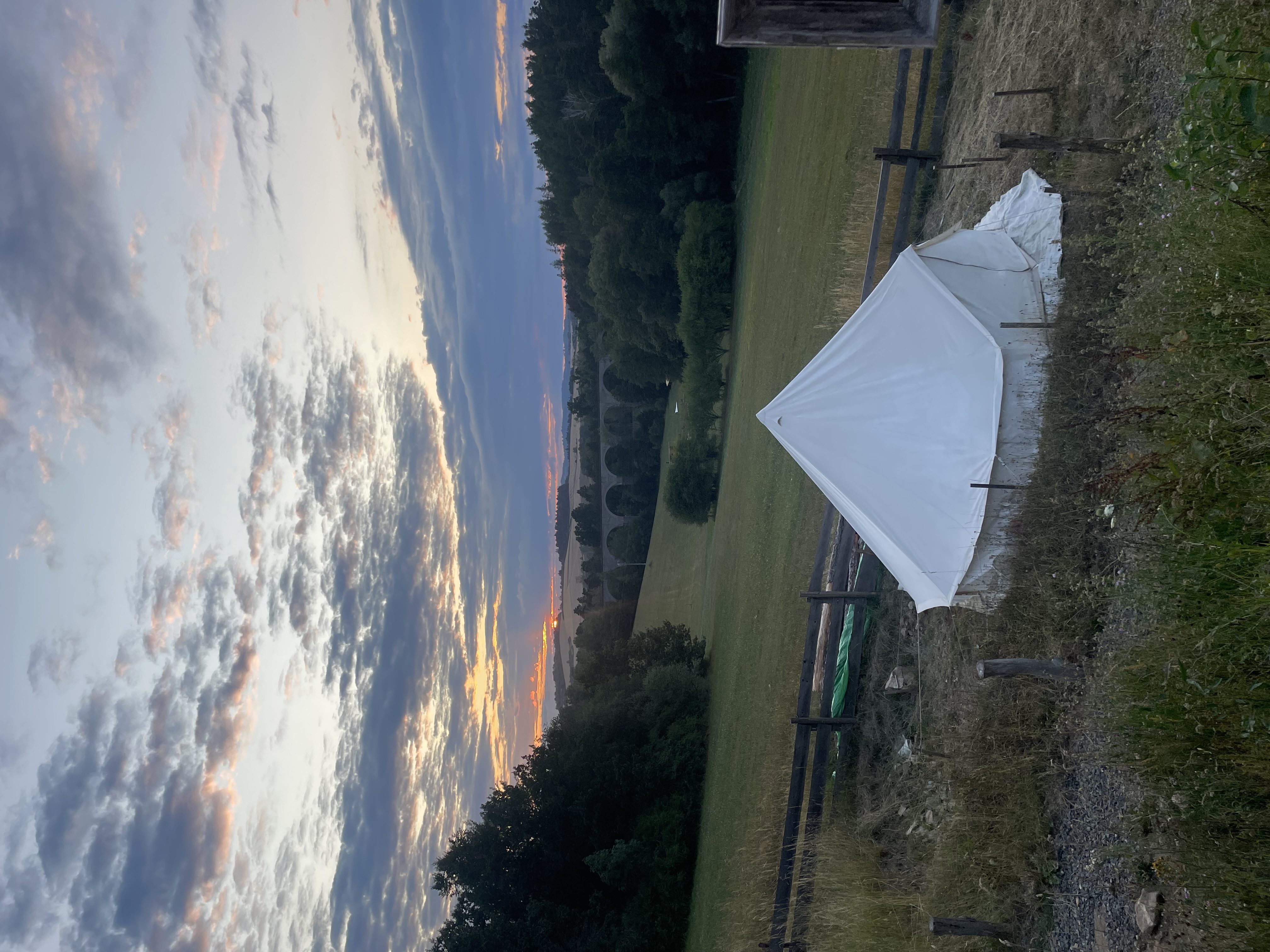 Ve stanu, vstanu - Teepee, glamp foto 4