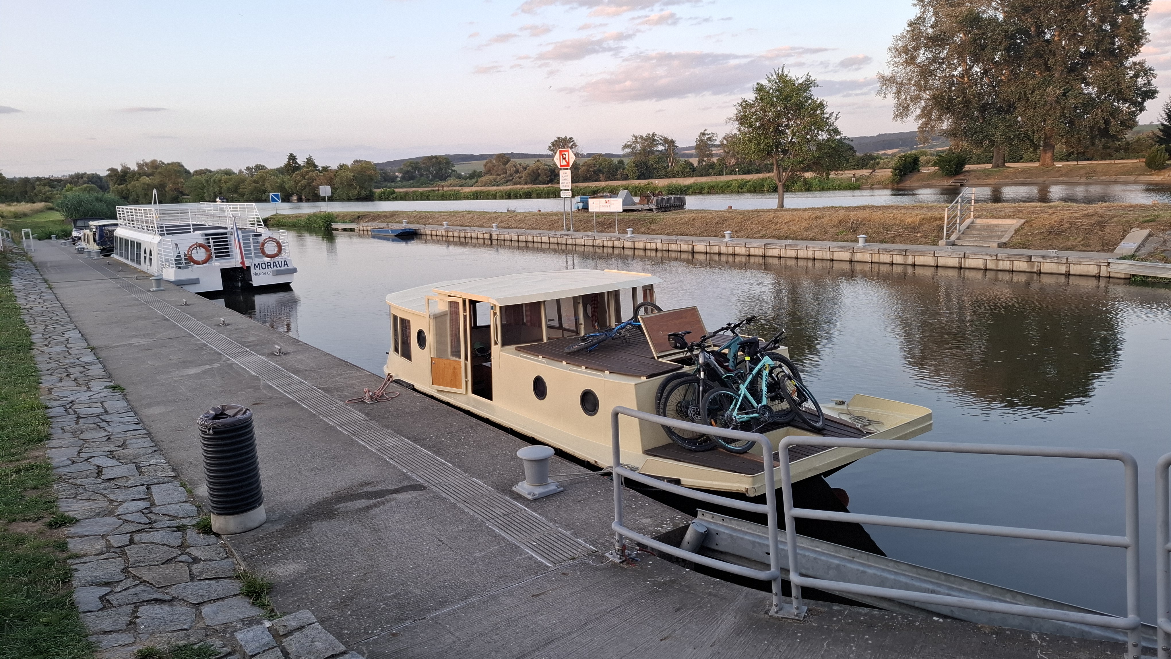 Půjčovna lodí Hamboot foto 2