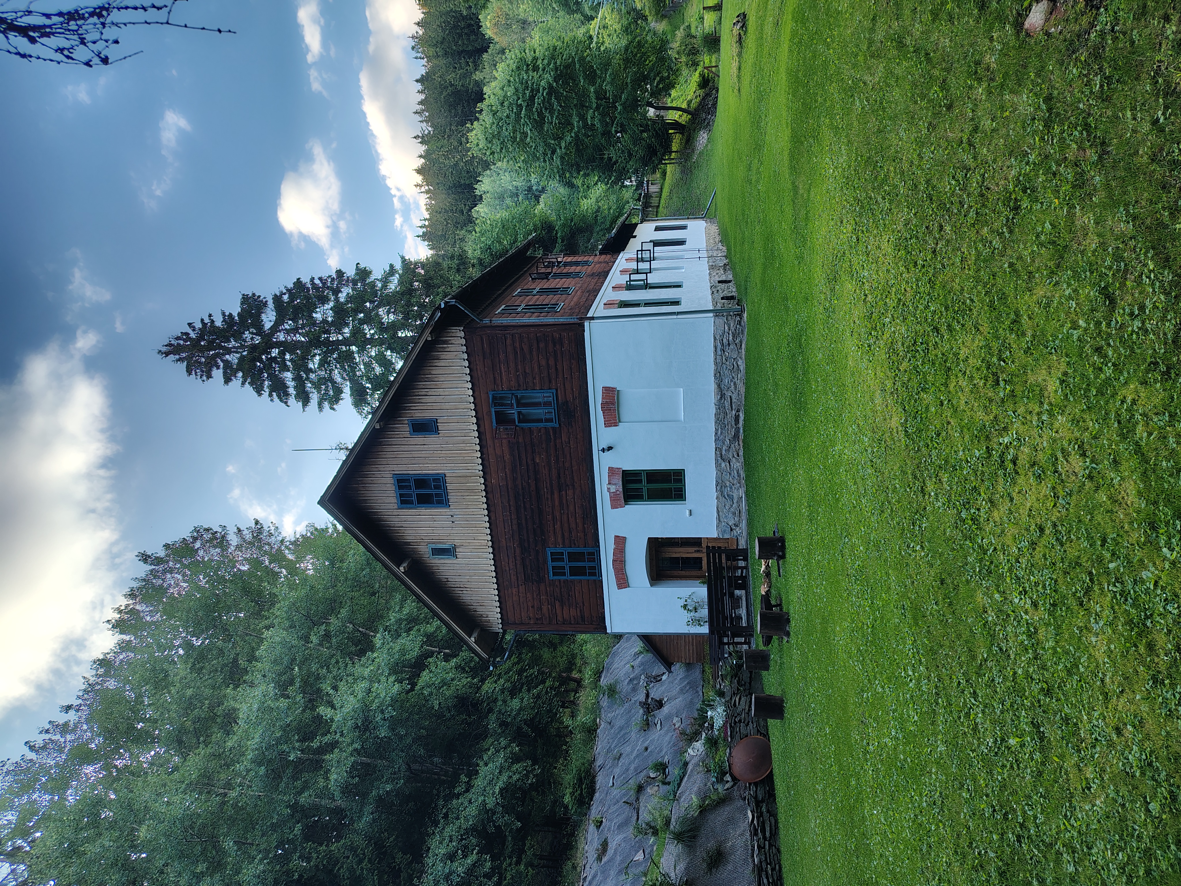 Hájenka pod smrkem foto 2