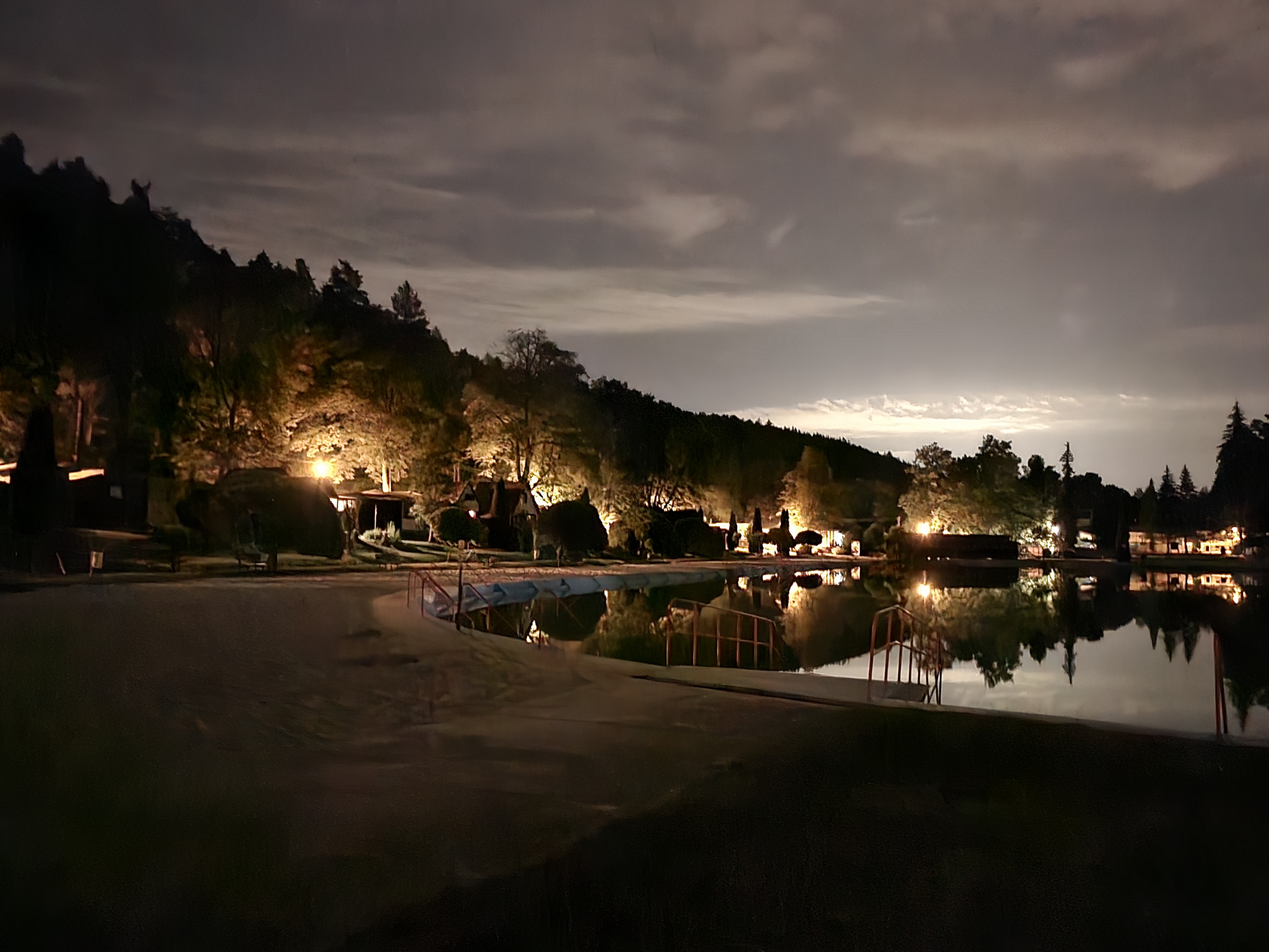 Město Bělá pod Bezdězem - městské koupaliště foto 2