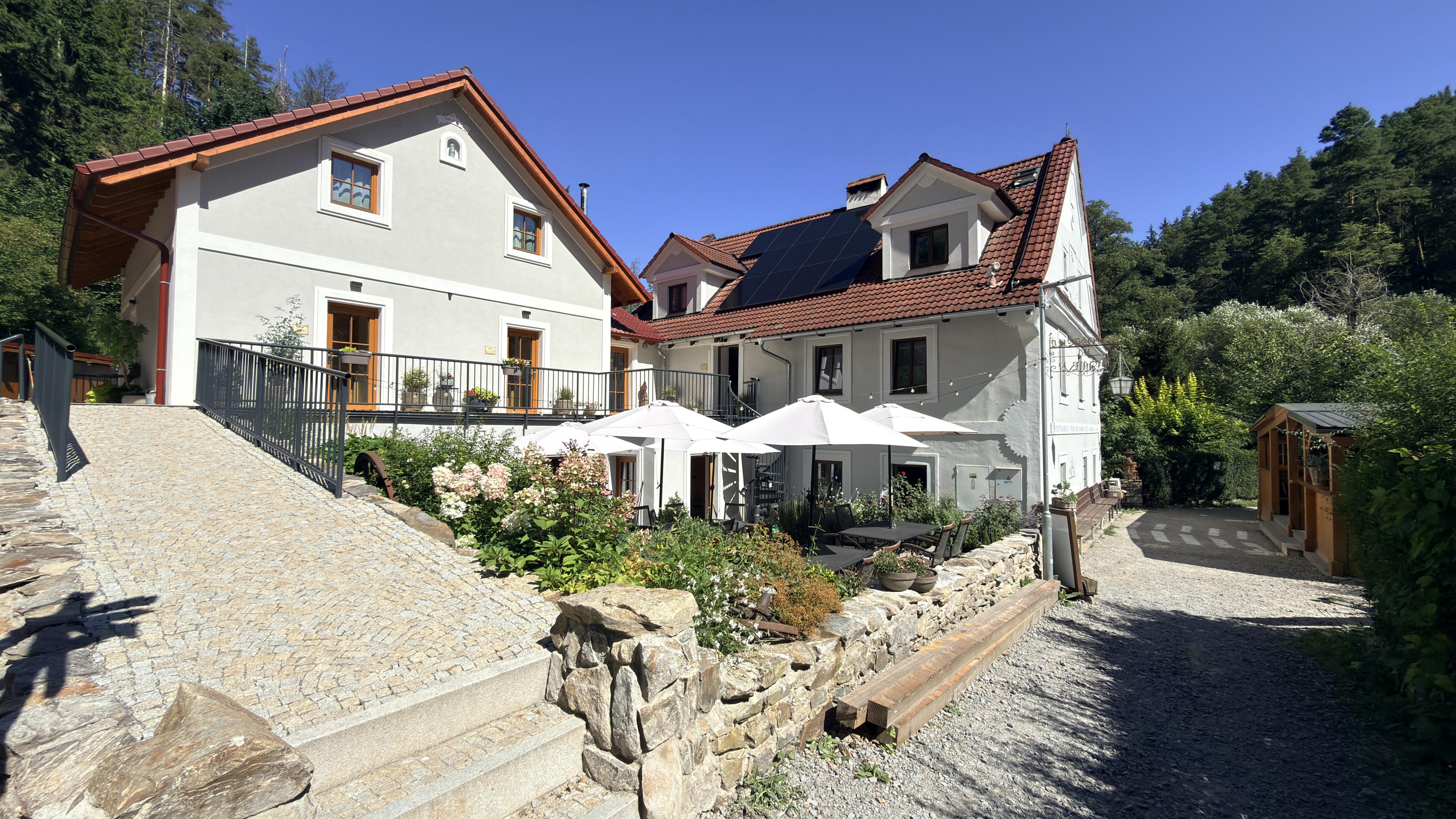 Restaurace - Penzion Hamr Dívčí Kámen foto 4