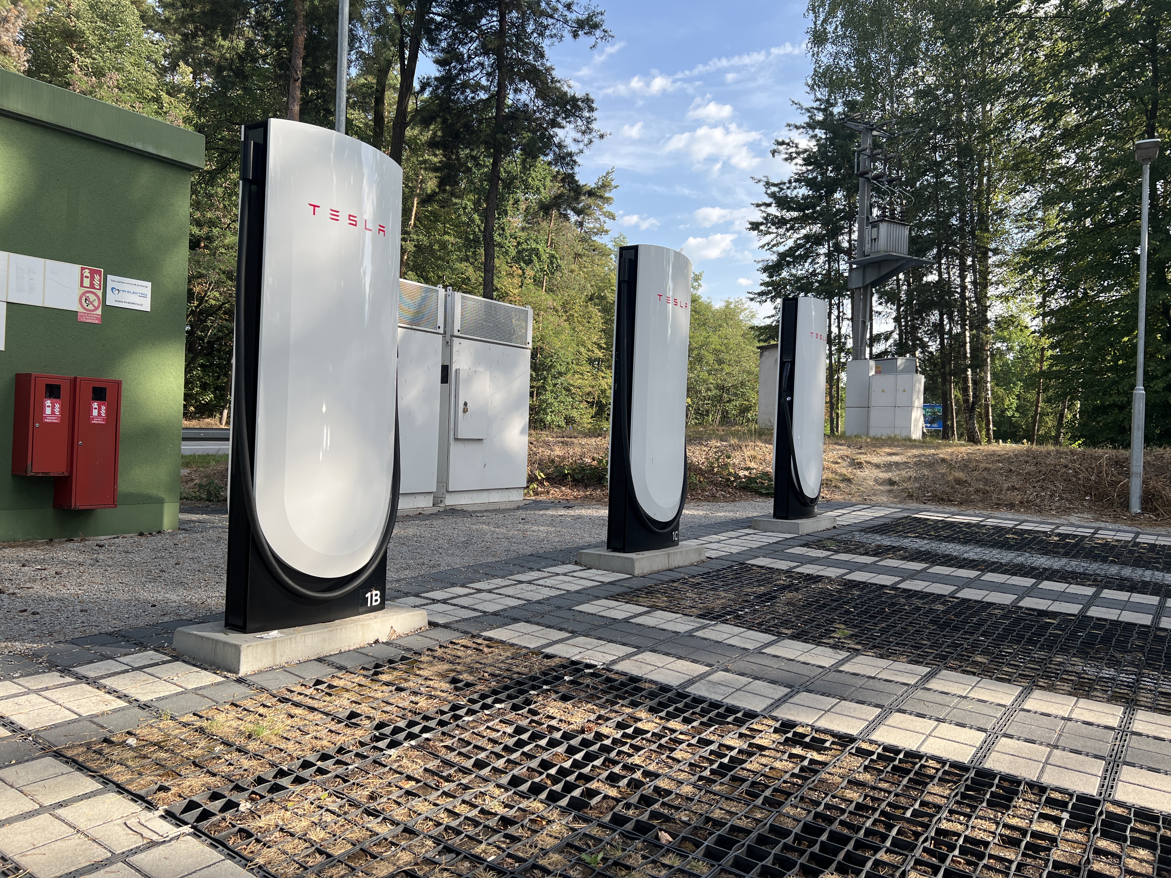 Nabíjecí stanice Tesla supercharger foto 2