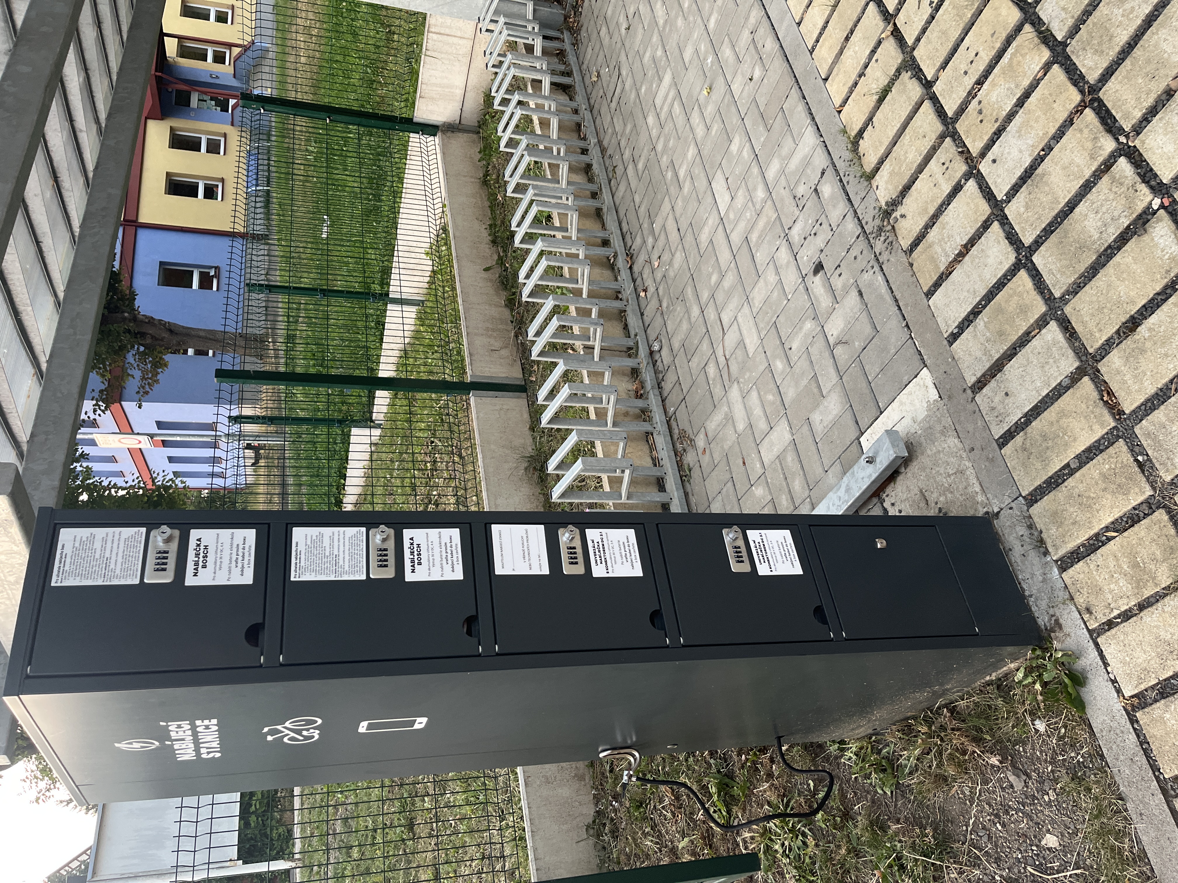 Nabíjecí stanice pro elektrokola a mobilní zařízení foto 3