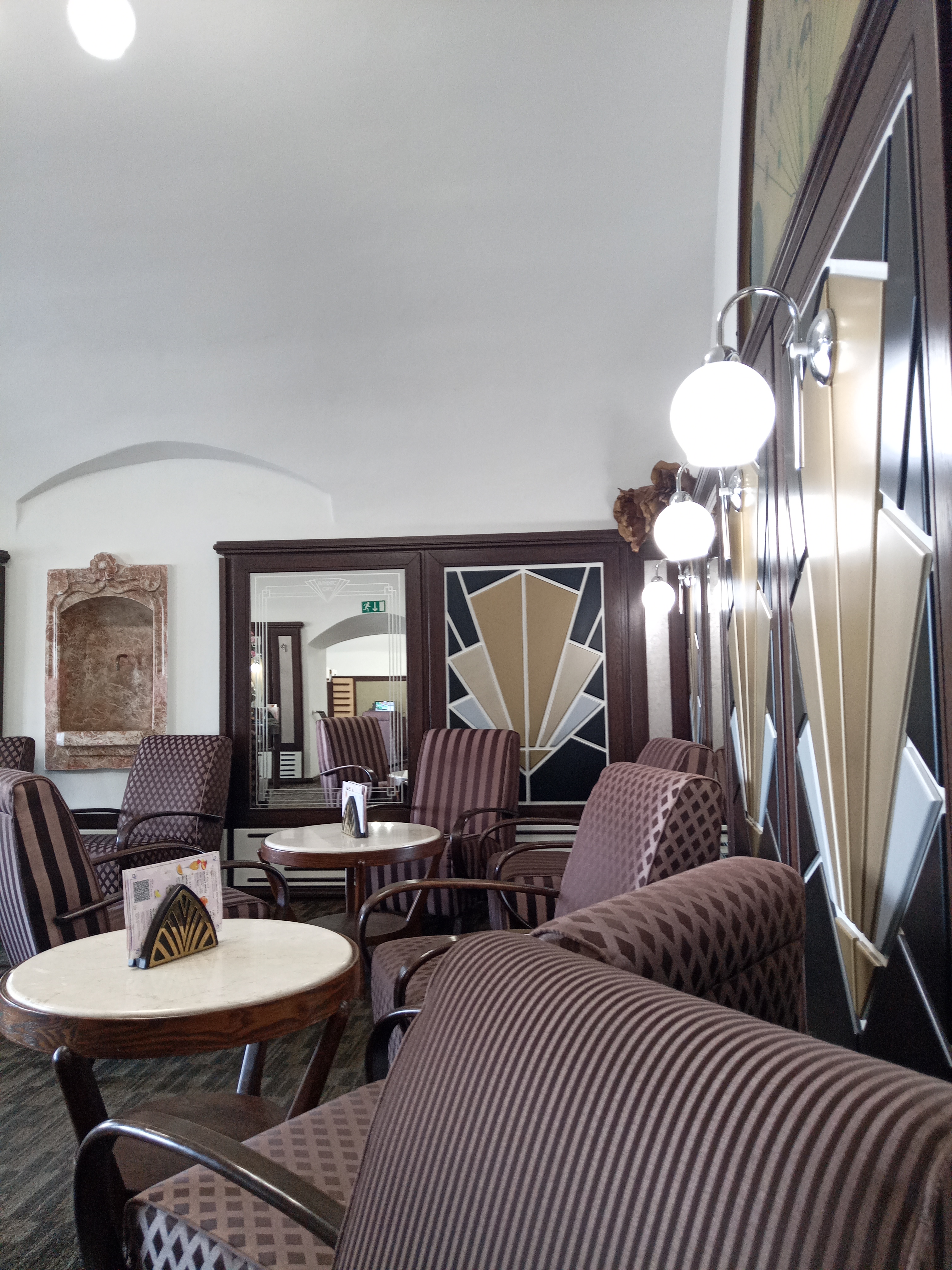 Authentic cafe foto 5